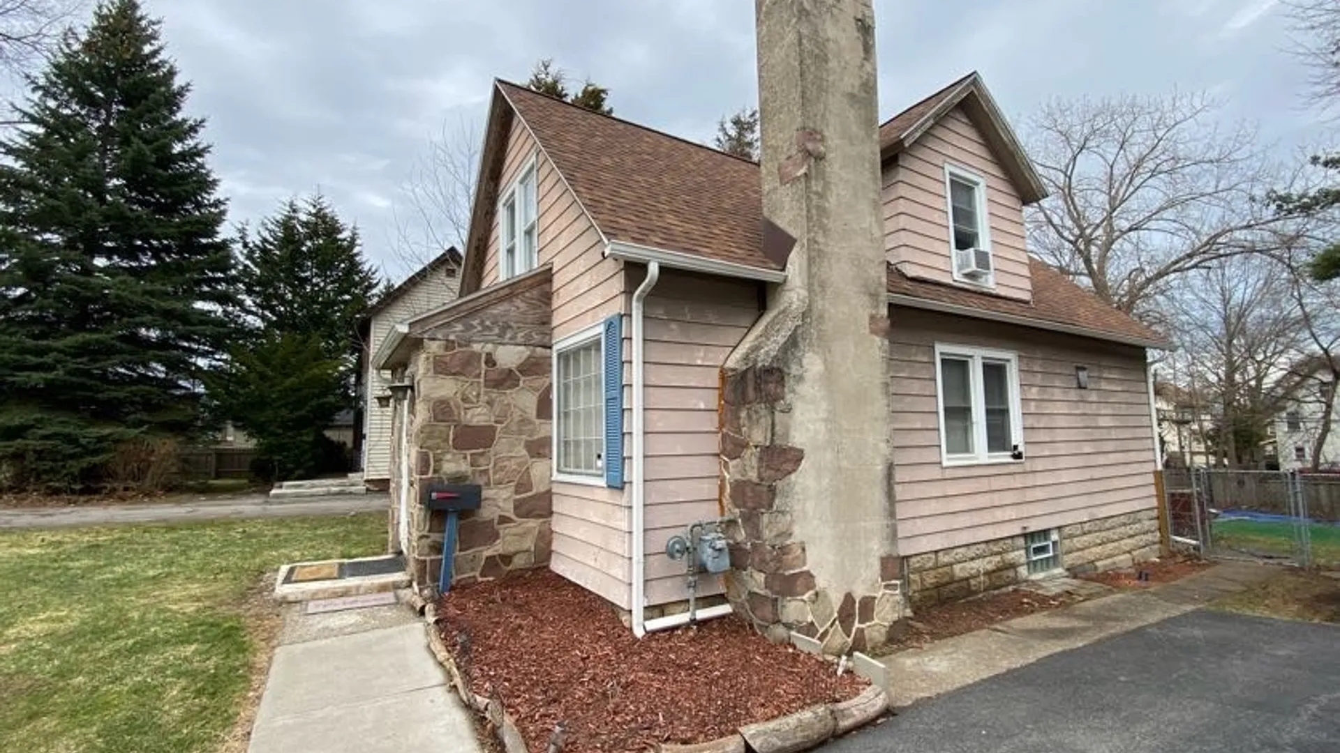 Property at 842 Flower City Park, Rochester, NY 14615 9