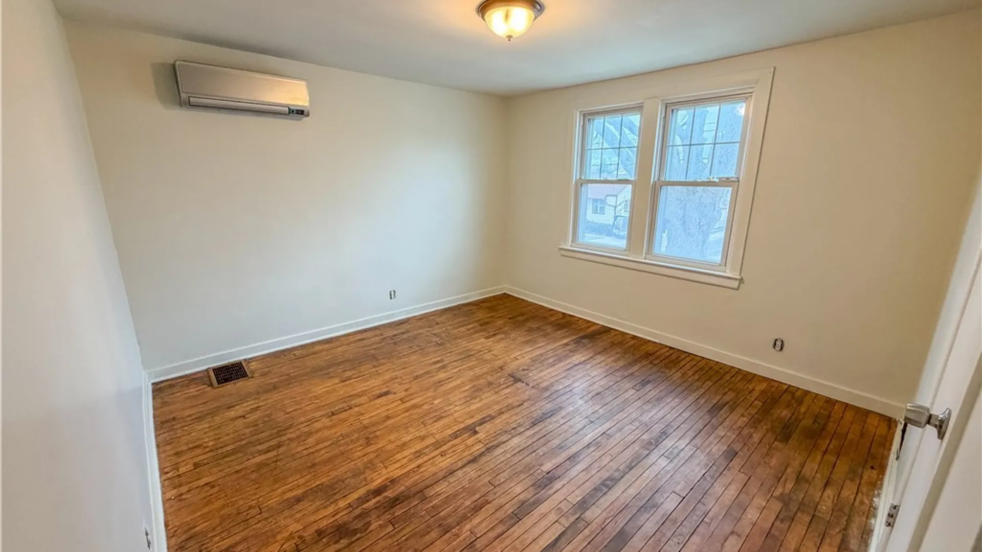 Property at 221 Evergreen Pl, Cheektowaga, NY 14225 14
