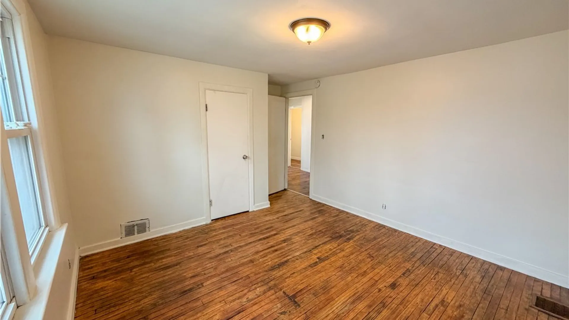 Property at 221 Evergreen Pl, Cheektowaga, NY 14225 15
