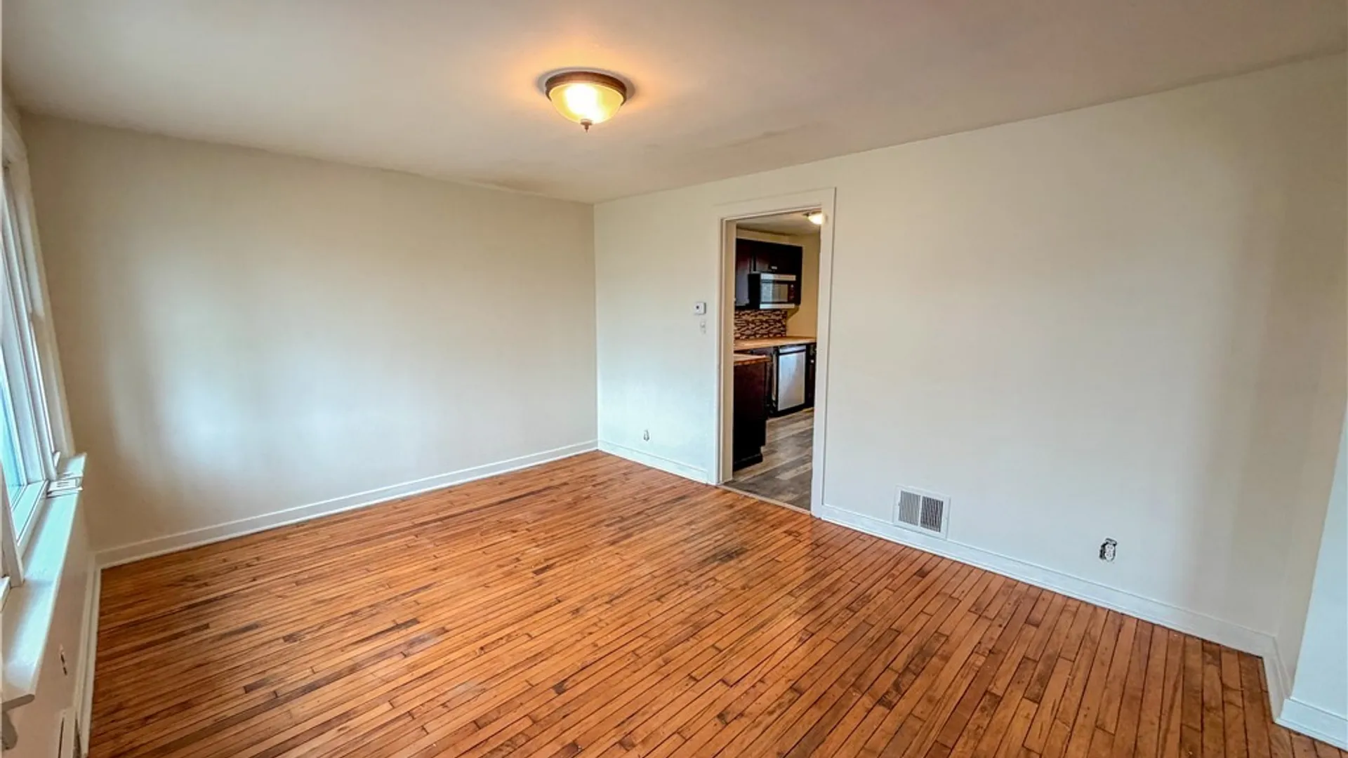 Property at 221 Evergreen Pl, Cheektowaga, NY 14225 3
