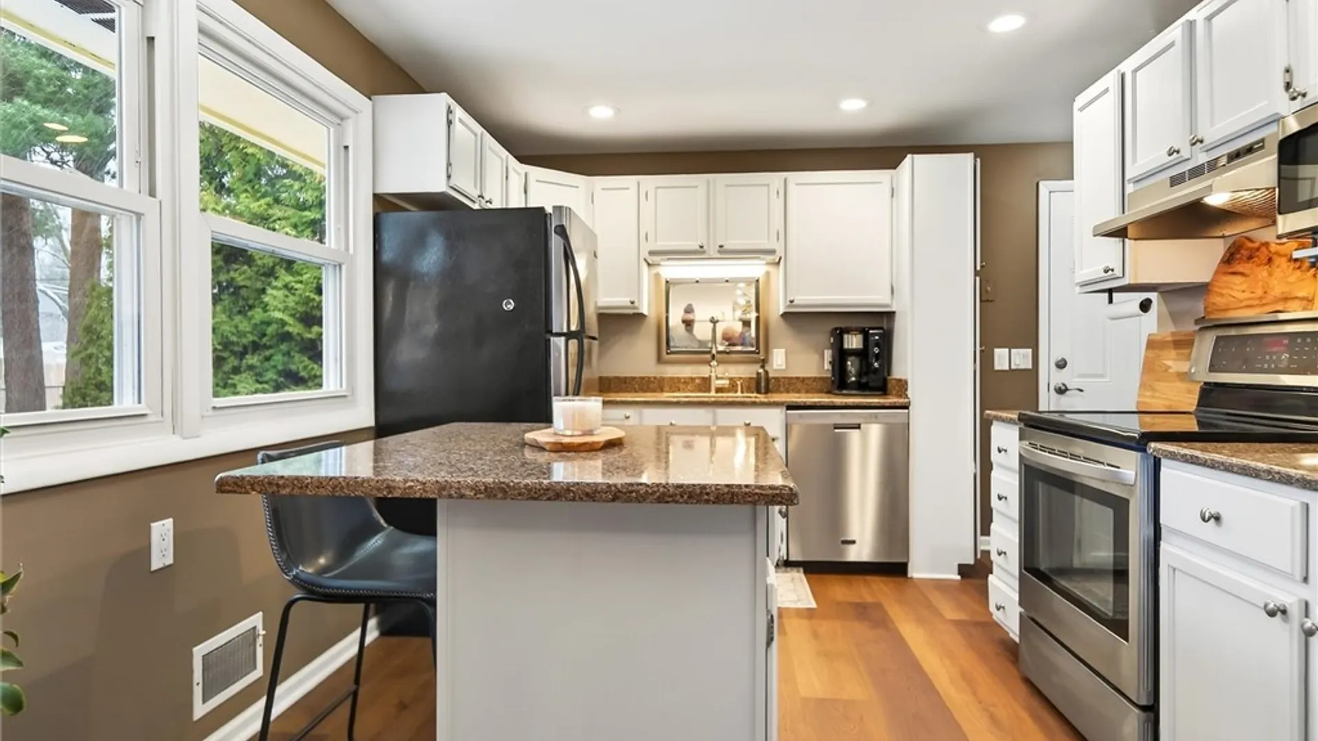 Property at 118 Courtly Circle, Greece, NY 14615 13
