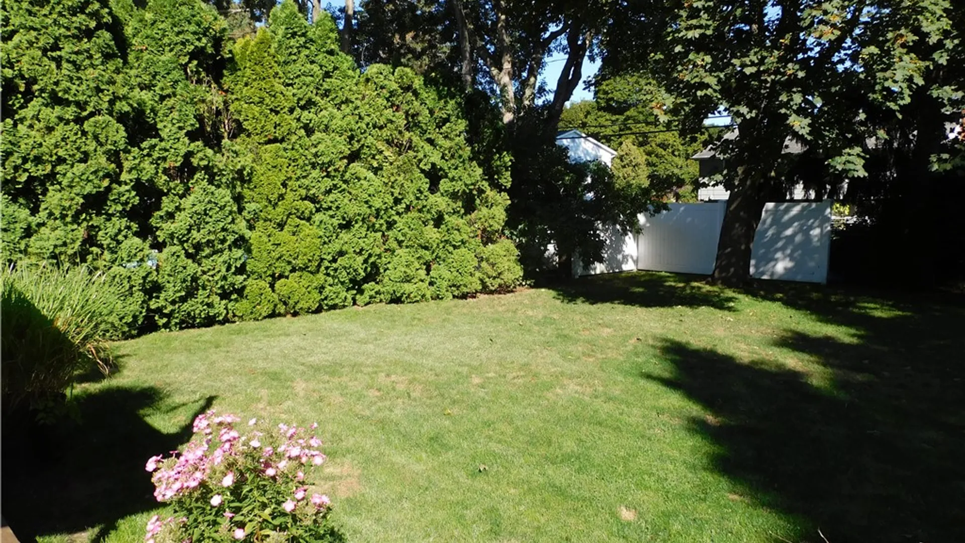 Property at 118 Courtly Circle, Greece, NY 14615 23