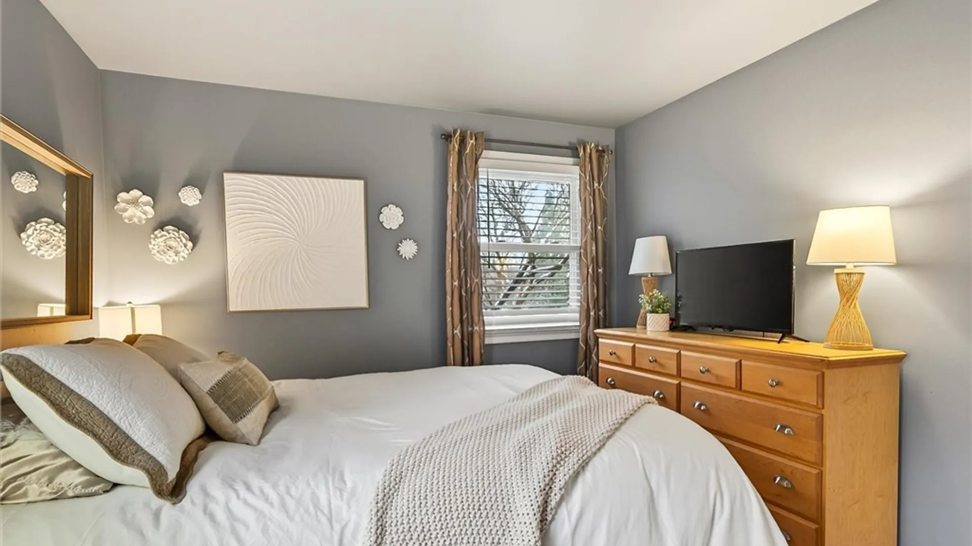 Property at 118 Courtly Circle, Greece, NY 14615 33