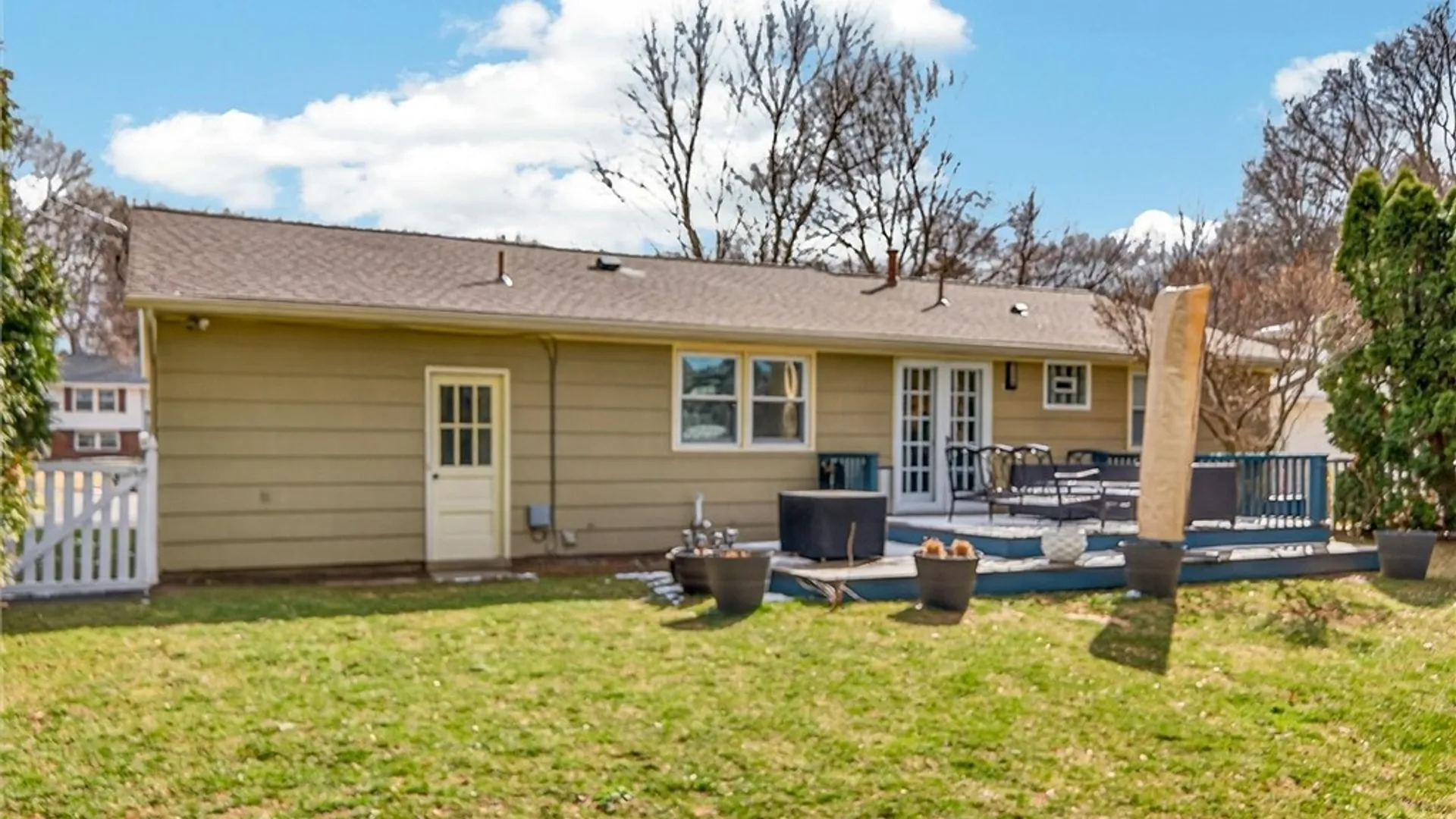 Property at 118 Courtly Circle, Greece, NY 14615 47