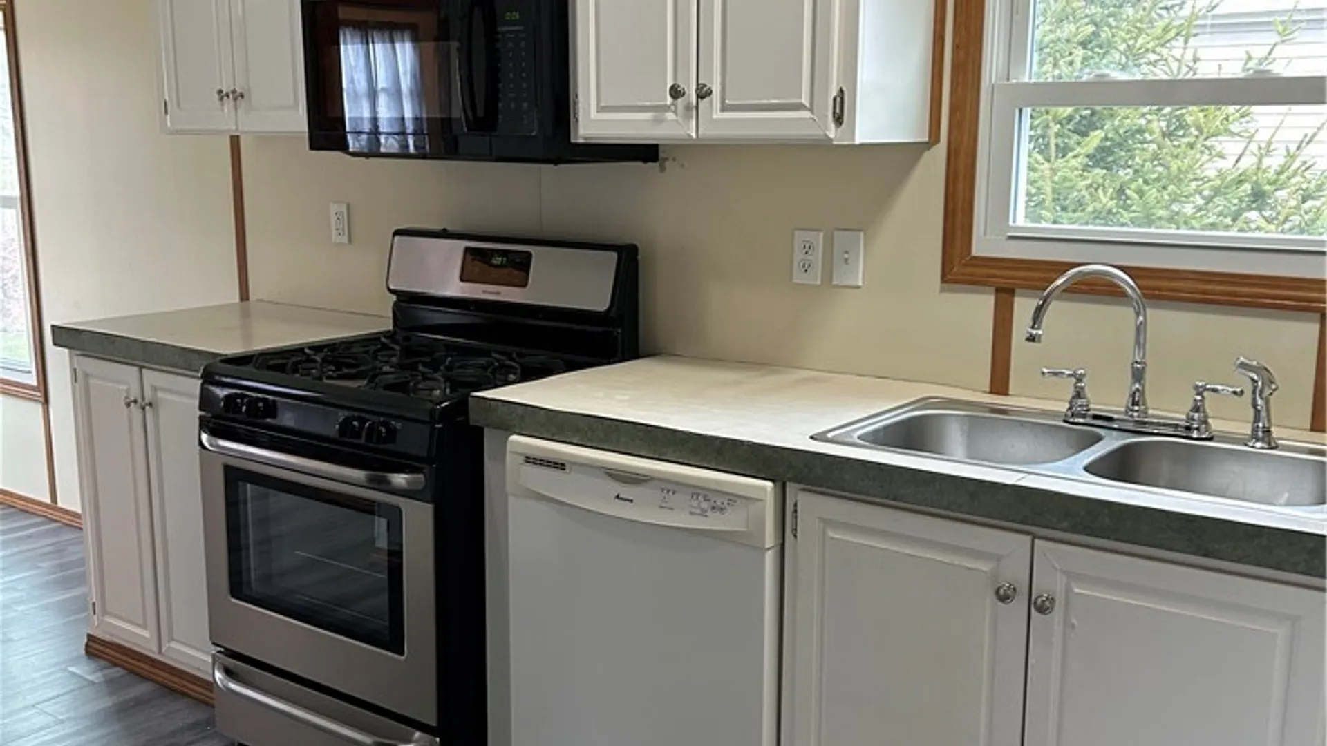 Property at 1102 Michael Drive, Evans, NY 14006 5