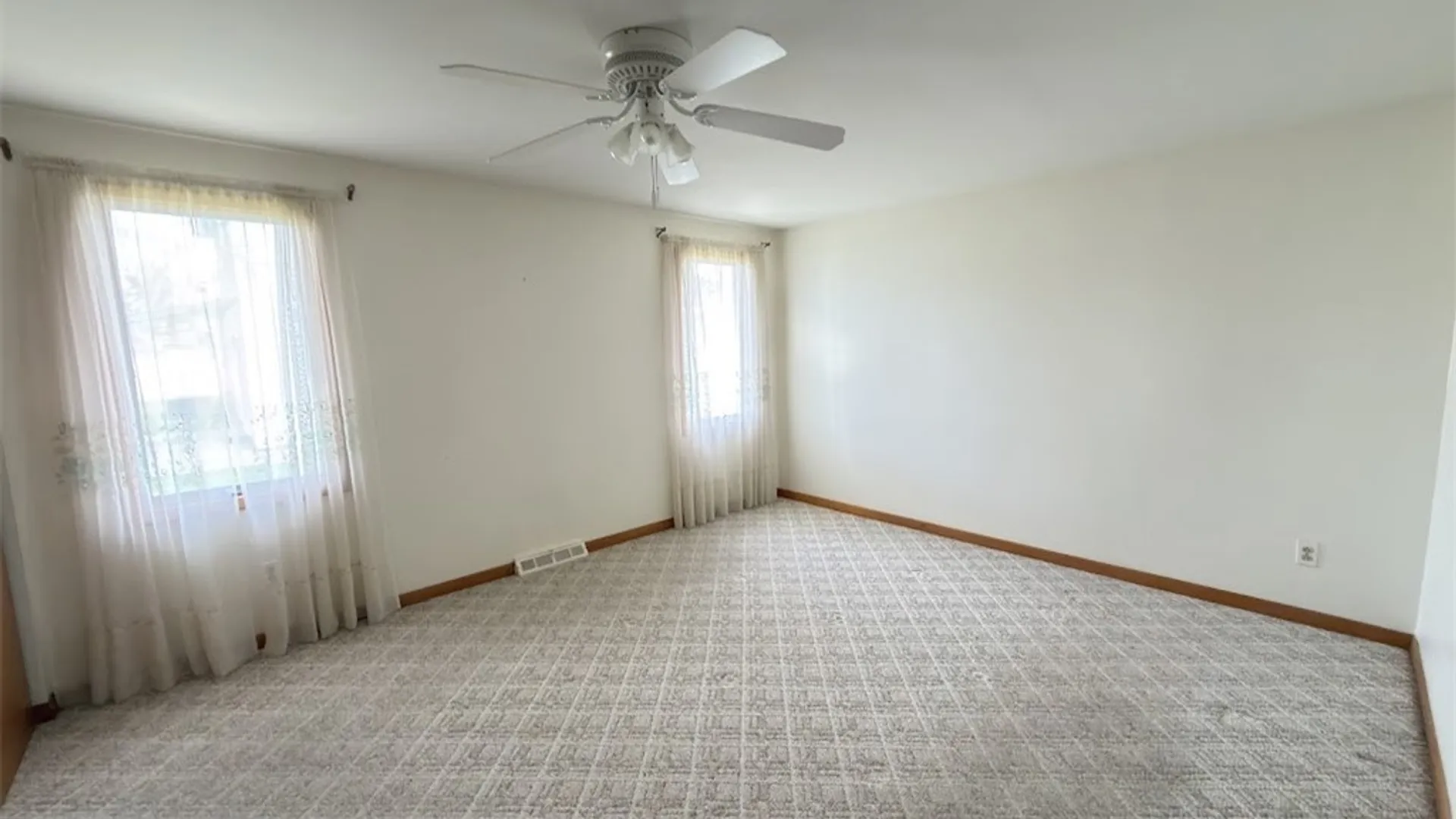 Property at 104 Bradwood Road, West Seneca, NY 14224 15