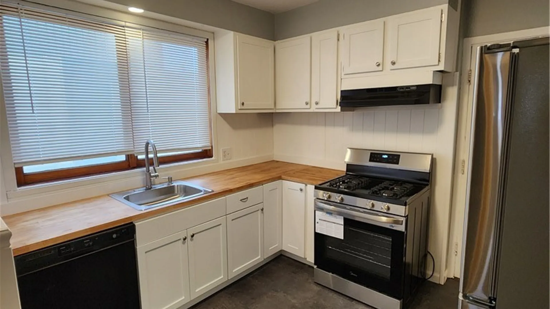 Property at 15 Edgewood Ave, Buffalo, NY 14220 11
