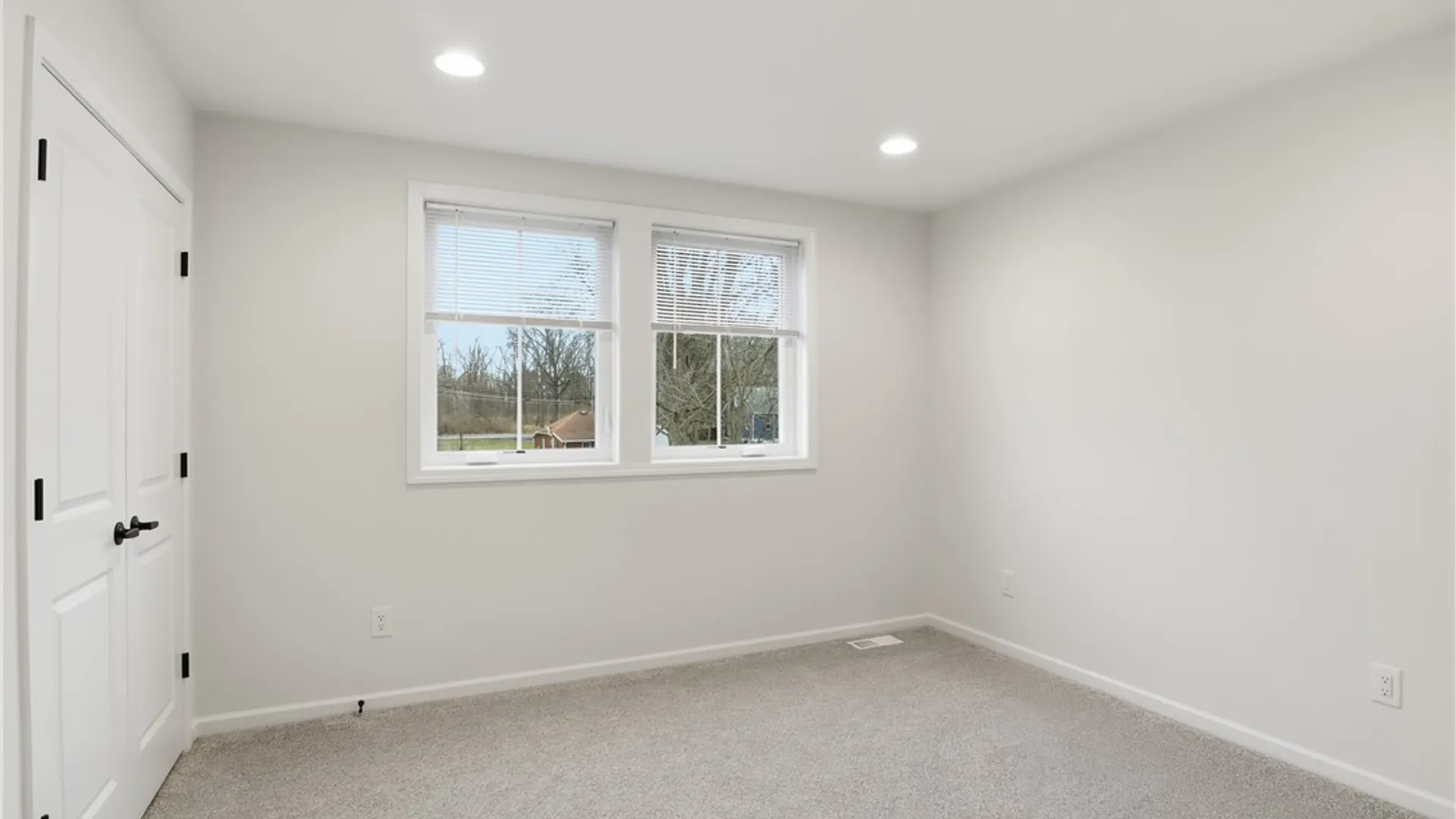 Property at 8 Nightfrost Lane, Henrietta, NY 14467 21