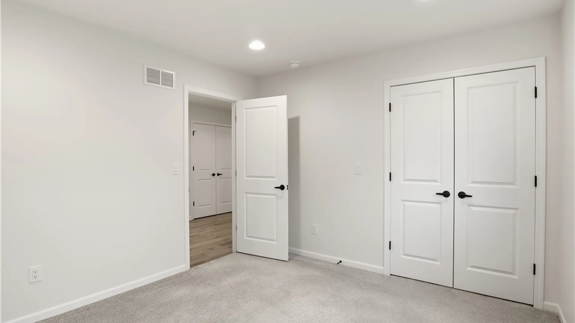 Property at 8 Nightfrost Lane, Henrietta, NY 14467 22