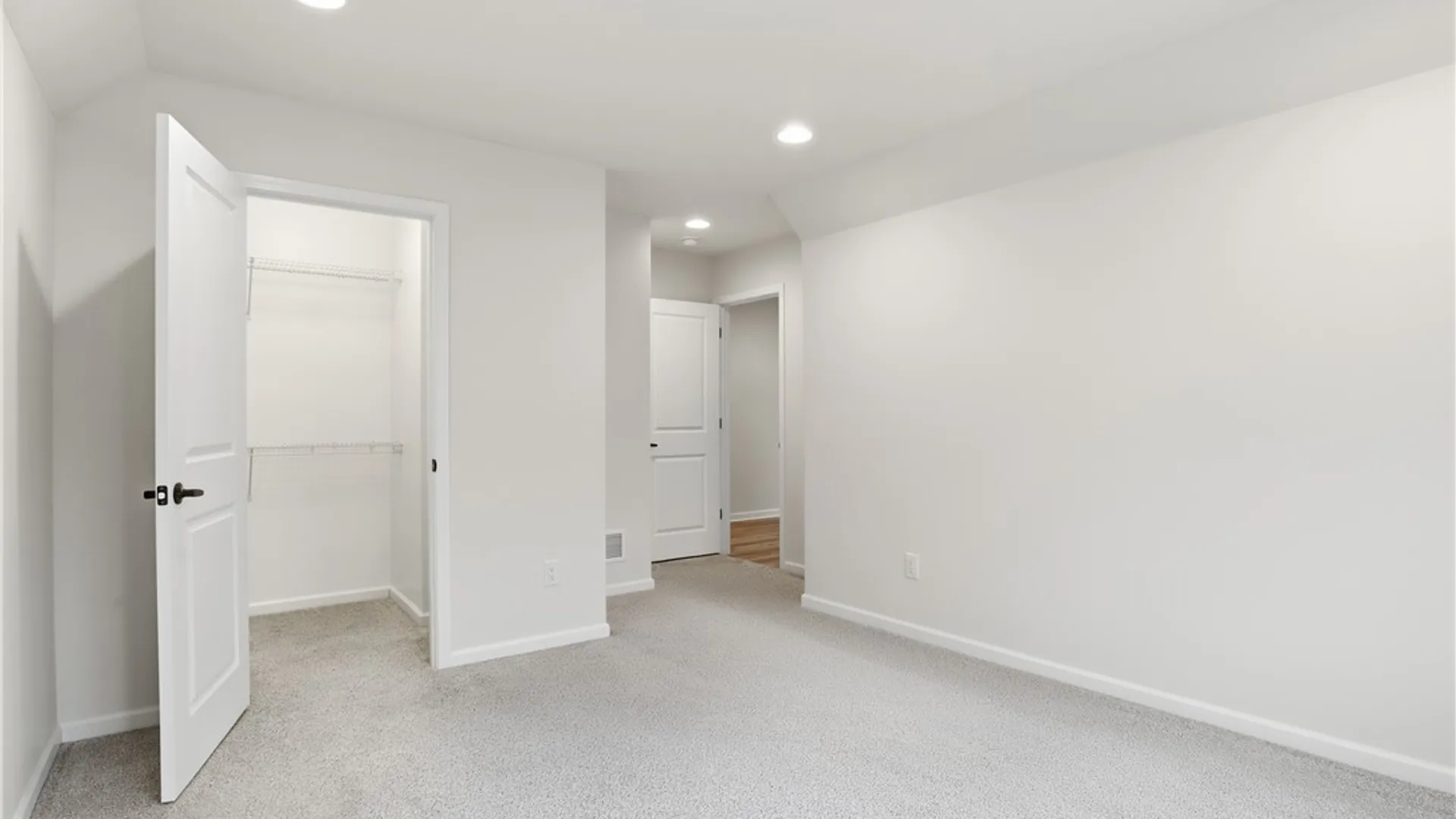 Property at 8 Nightfrost Lane, Henrietta, NY 14467 28