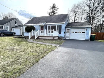 121 Wadsworth Road, Clay, NY 13212