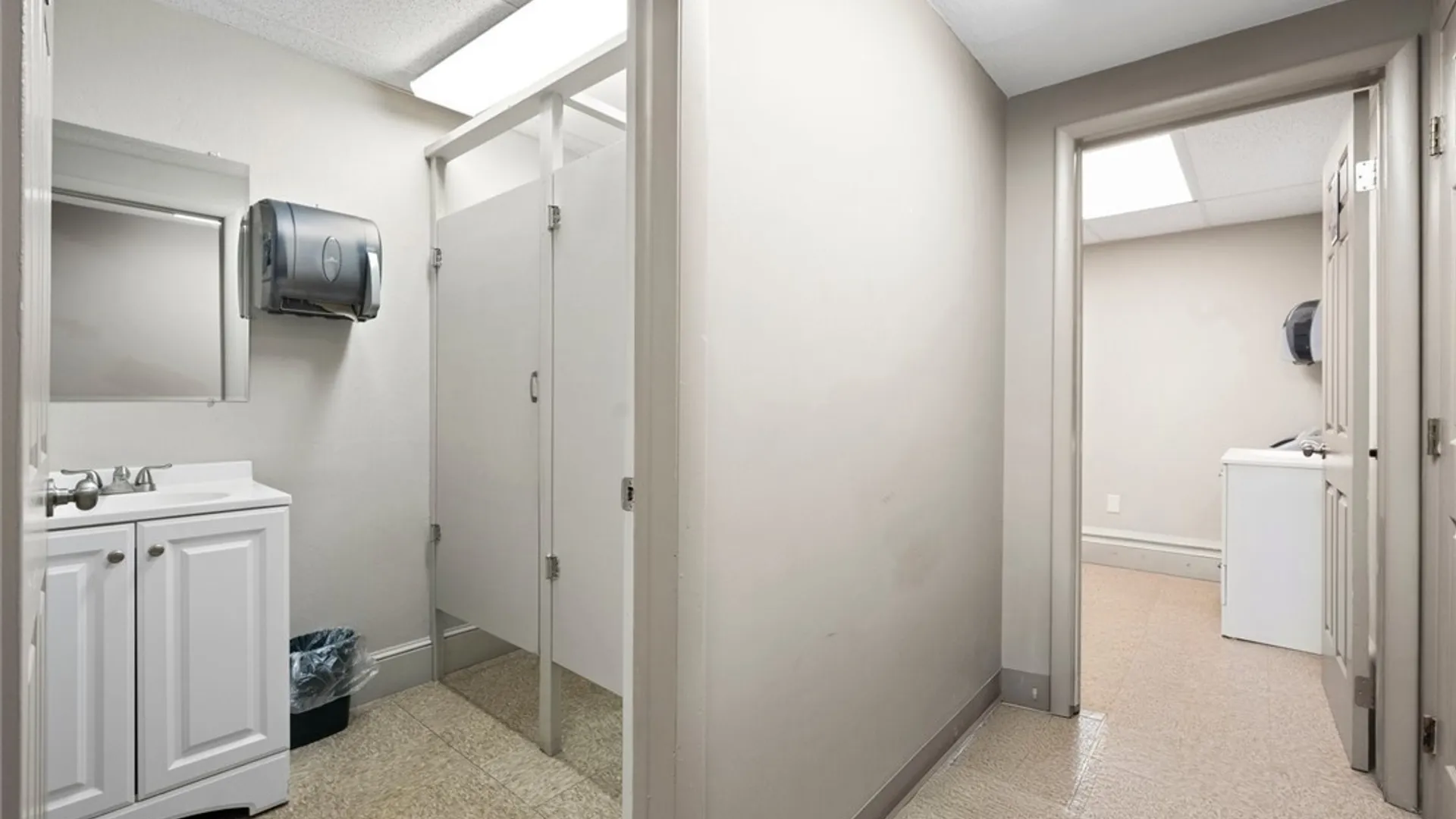 Property at 4 Adler Drive, DeWitt, NY 13057 43