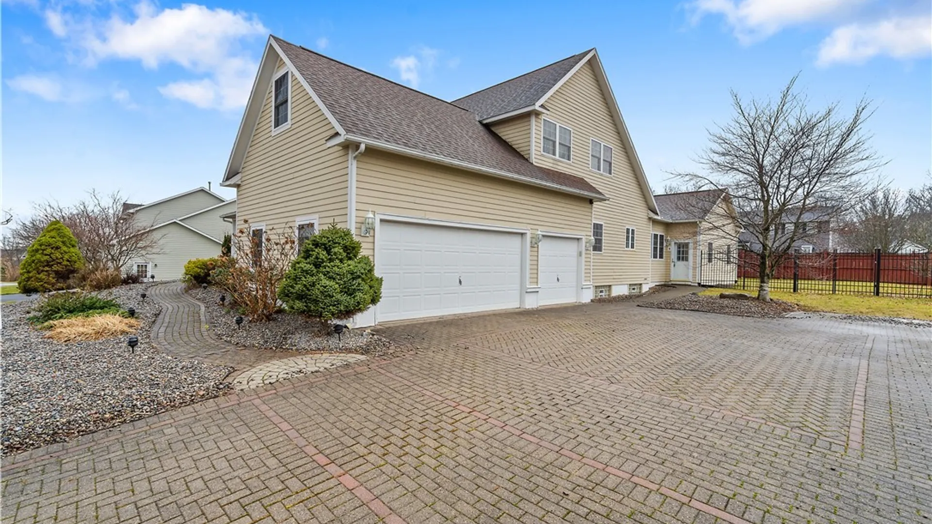 Property at 7541 Plum Hollow Circle, Clay, NY 13090 2