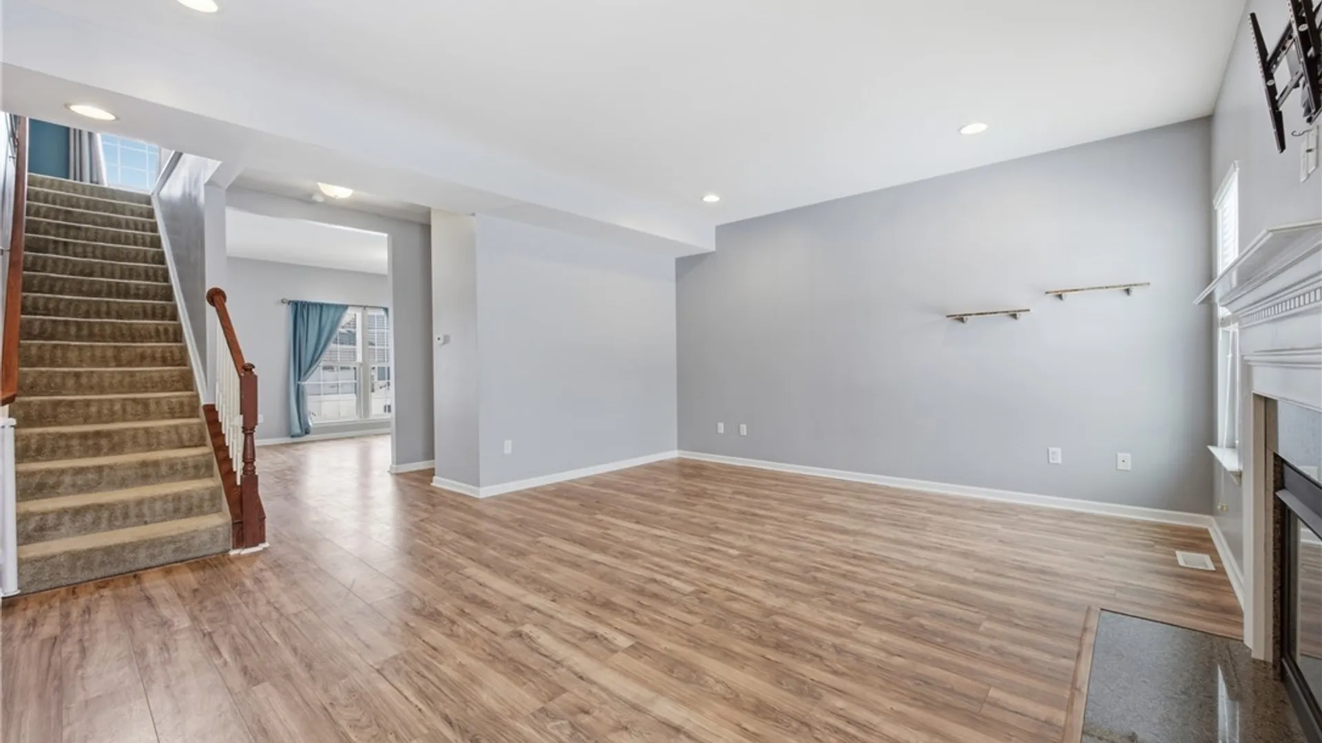 Property at 1 Skylark Lane, Wheatfield, NY 14304 10