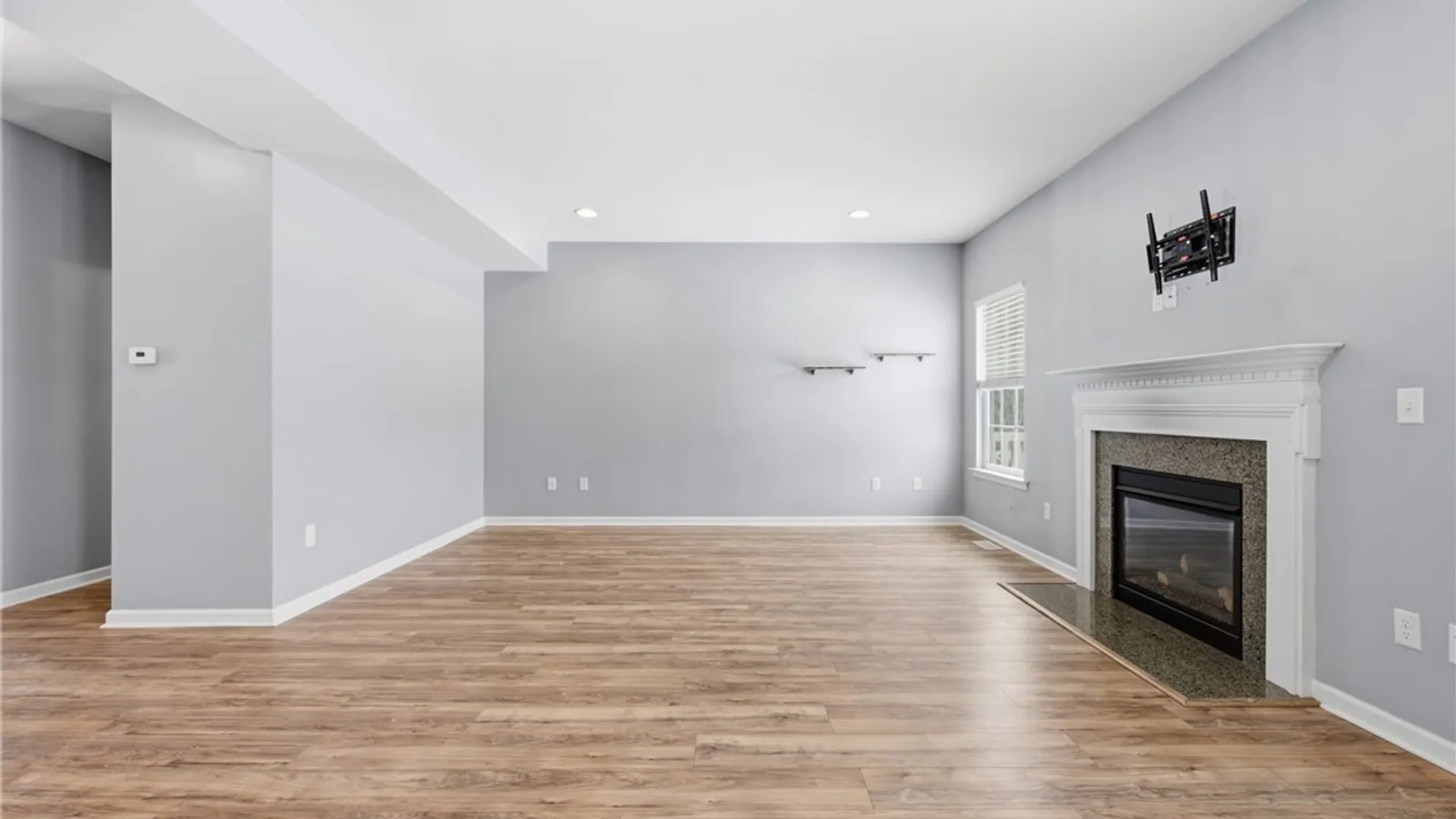 Property at 1 Skylark Lane, Wheatfield, NY 14304 11