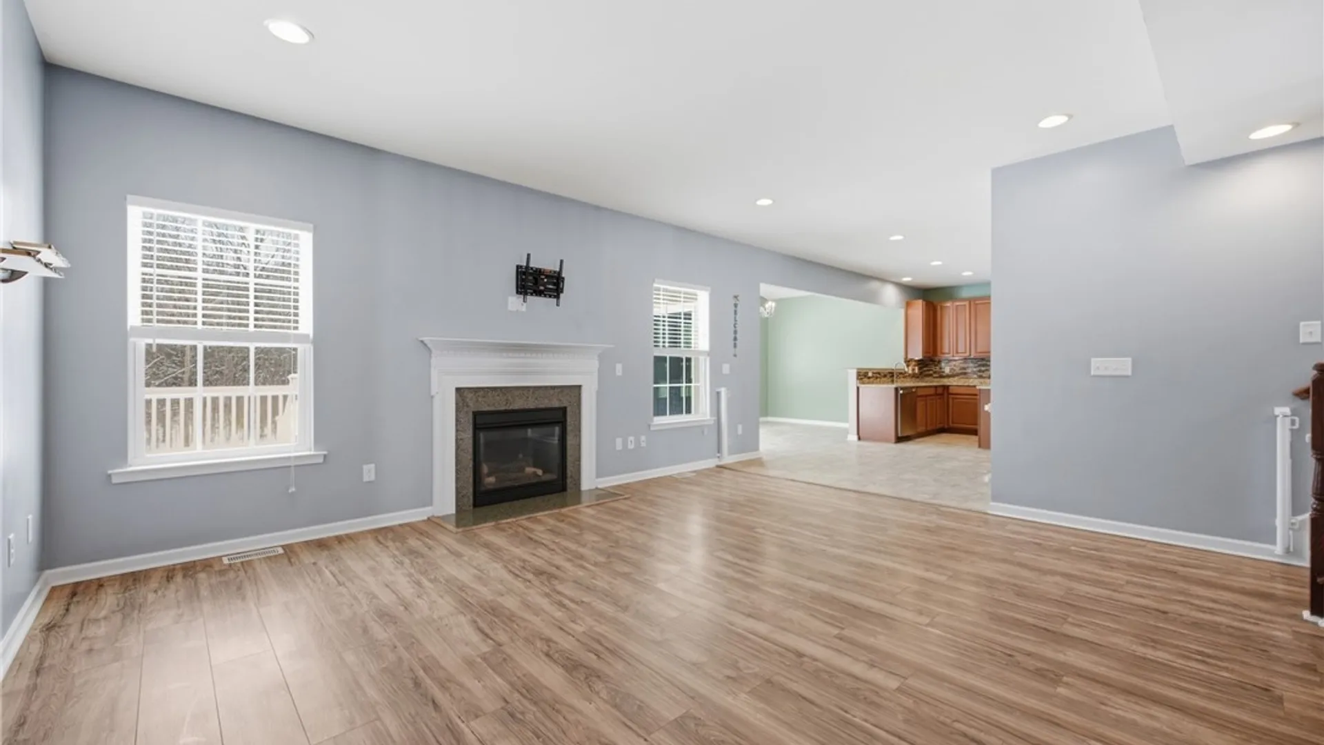 Property at 1 Skylark Lane, Wheatfield, NY 14304 12