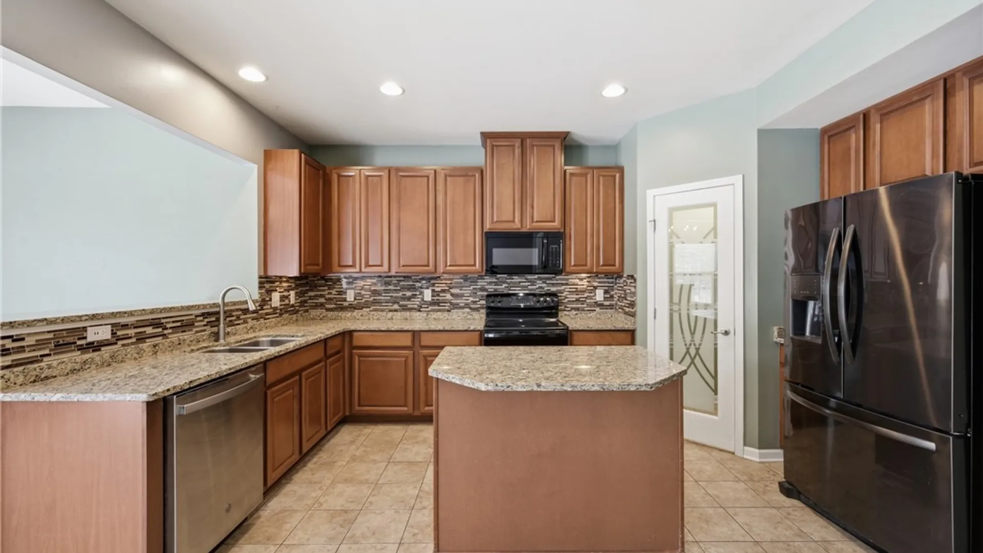 Property at 1 Skylark Lane, Wheatfield, NY 14304 13