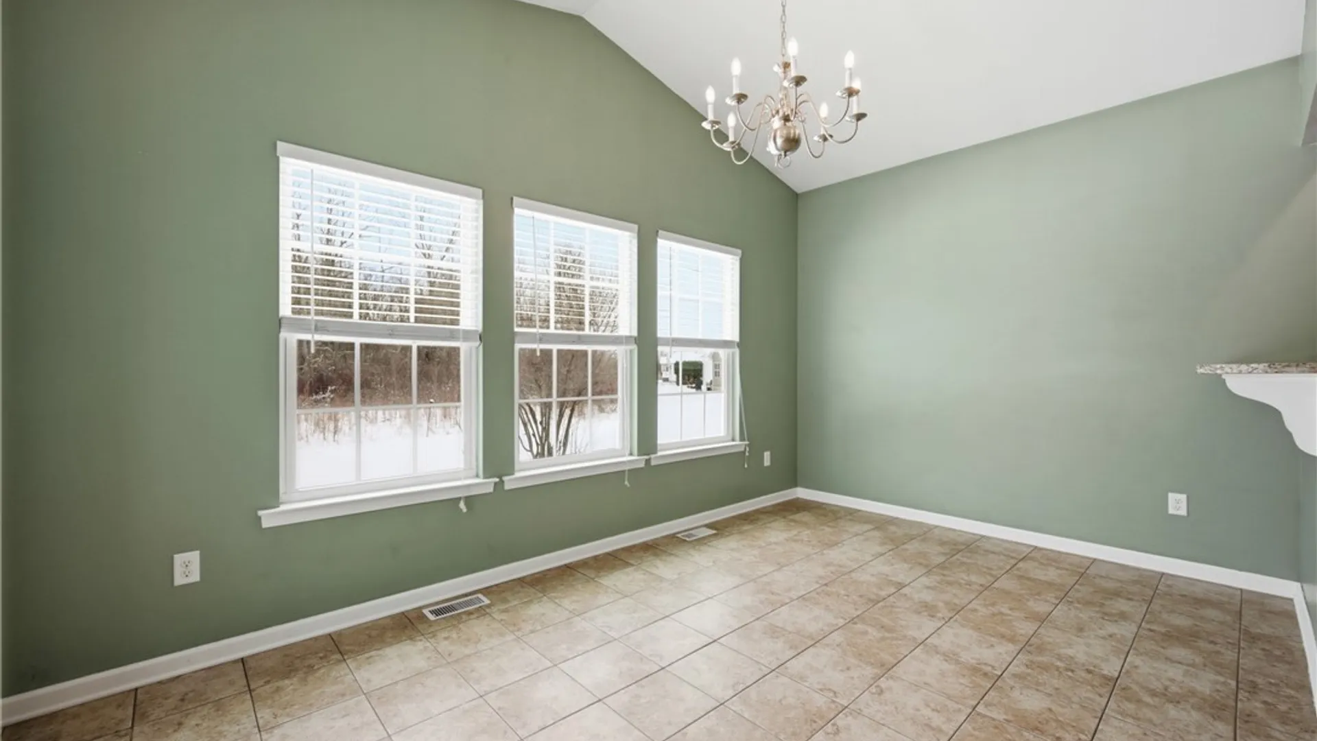 Property at 1 Skylark Lane, Wheatfield, NY 14304 19