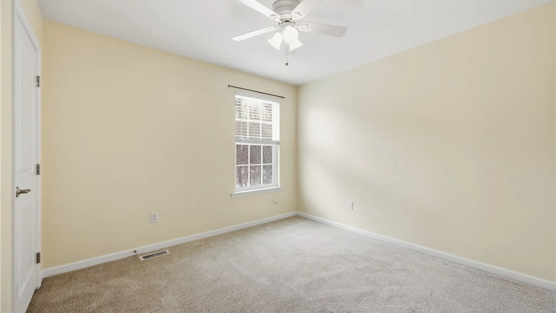 Property at 1 Skylark Lane, Wheatfield, NY 14304 27