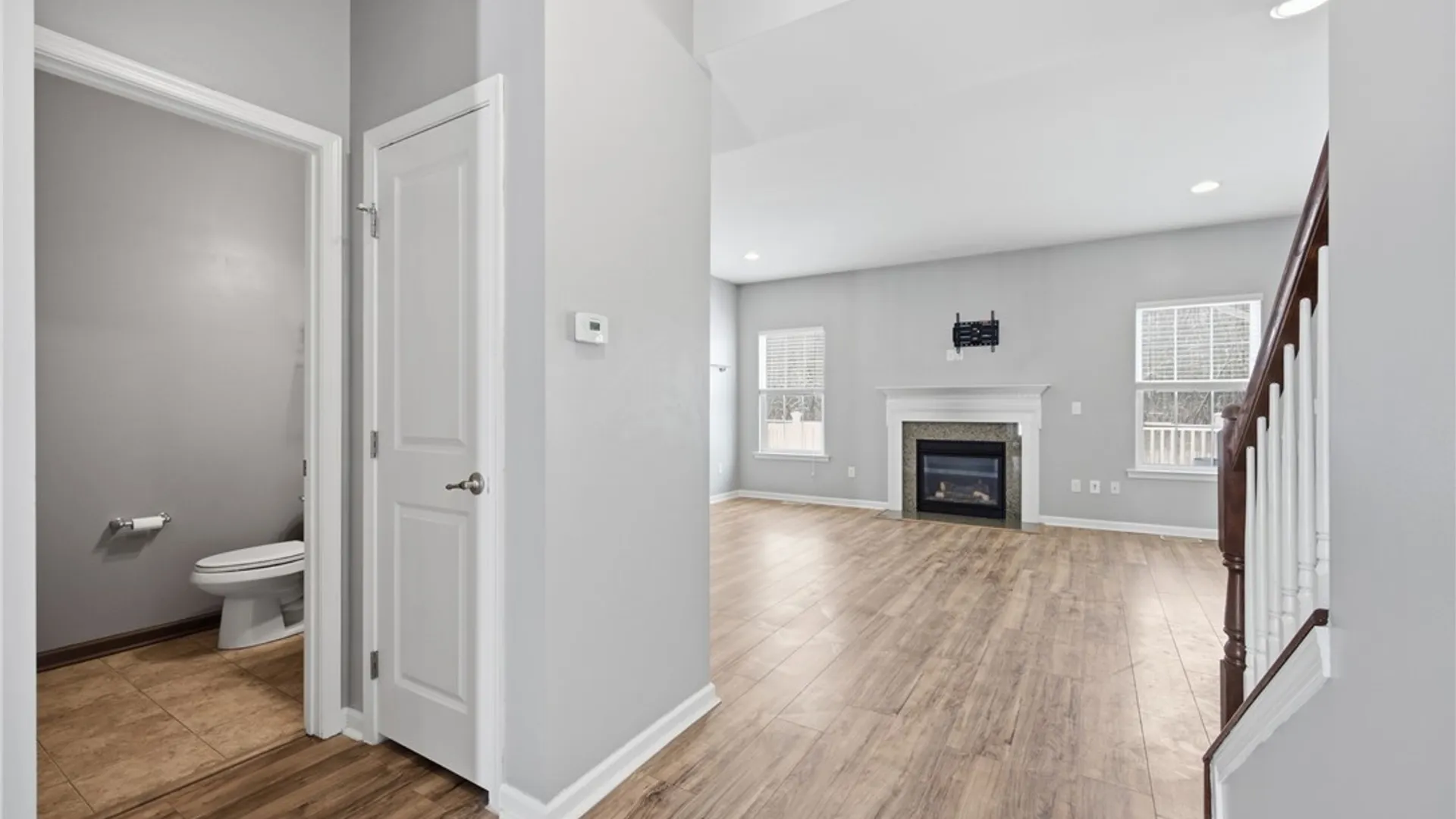 Property at 1 Skylark Lane, Wheatfield, NY 14304 6