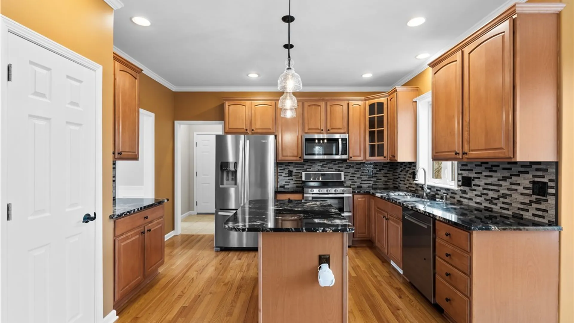 Property at 8735 Alizarin Avenue, Cicero, NY 13039 9