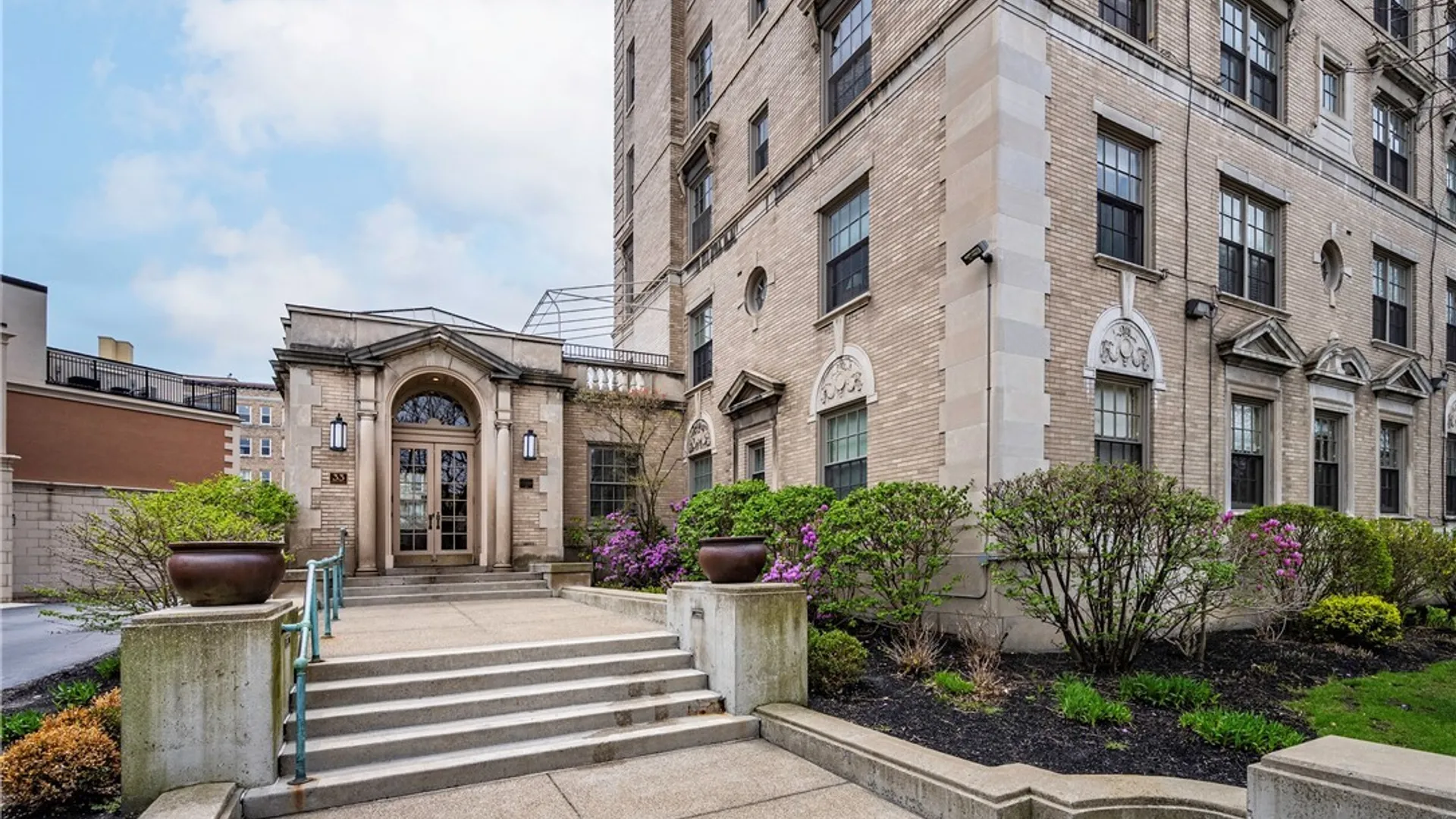 Property at 33 Gates Circle, Buffalo, NY 14209 2