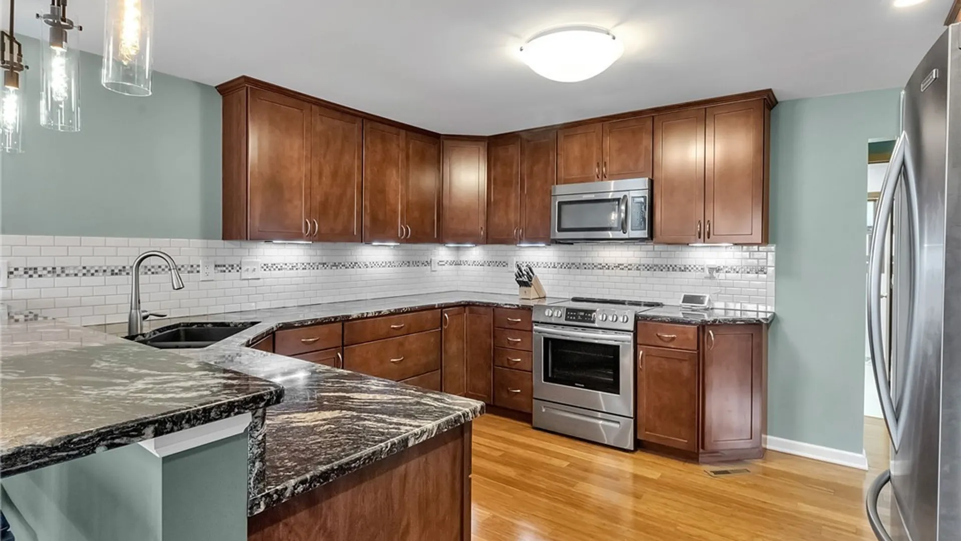 Property at 6727 Campbell Boulevard, Pendleton, NY 14094 15