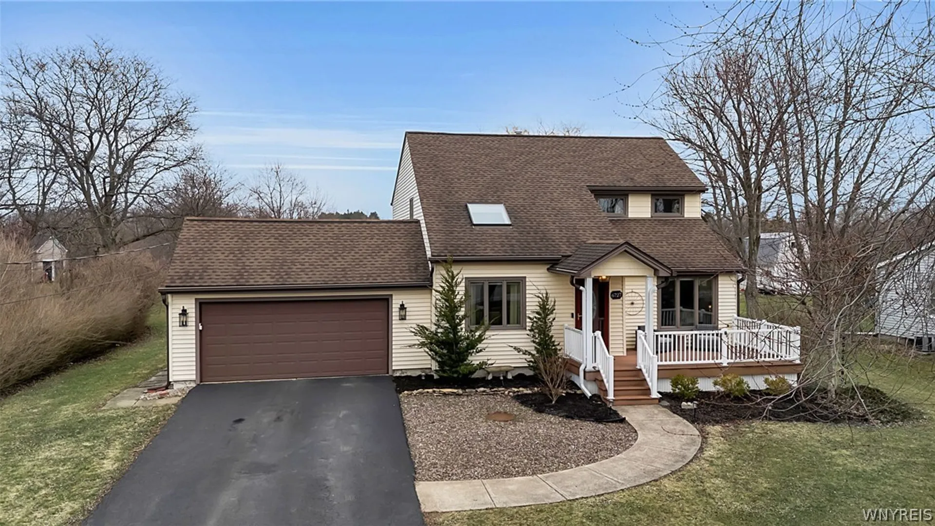 Property at 6727 Campbell Boulevard, Pendleton, NY 14094 2