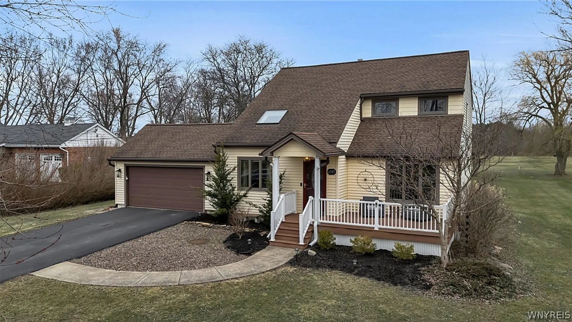 Property at 6727 Campbell Boulevard, Pendleton, NY 14094 3