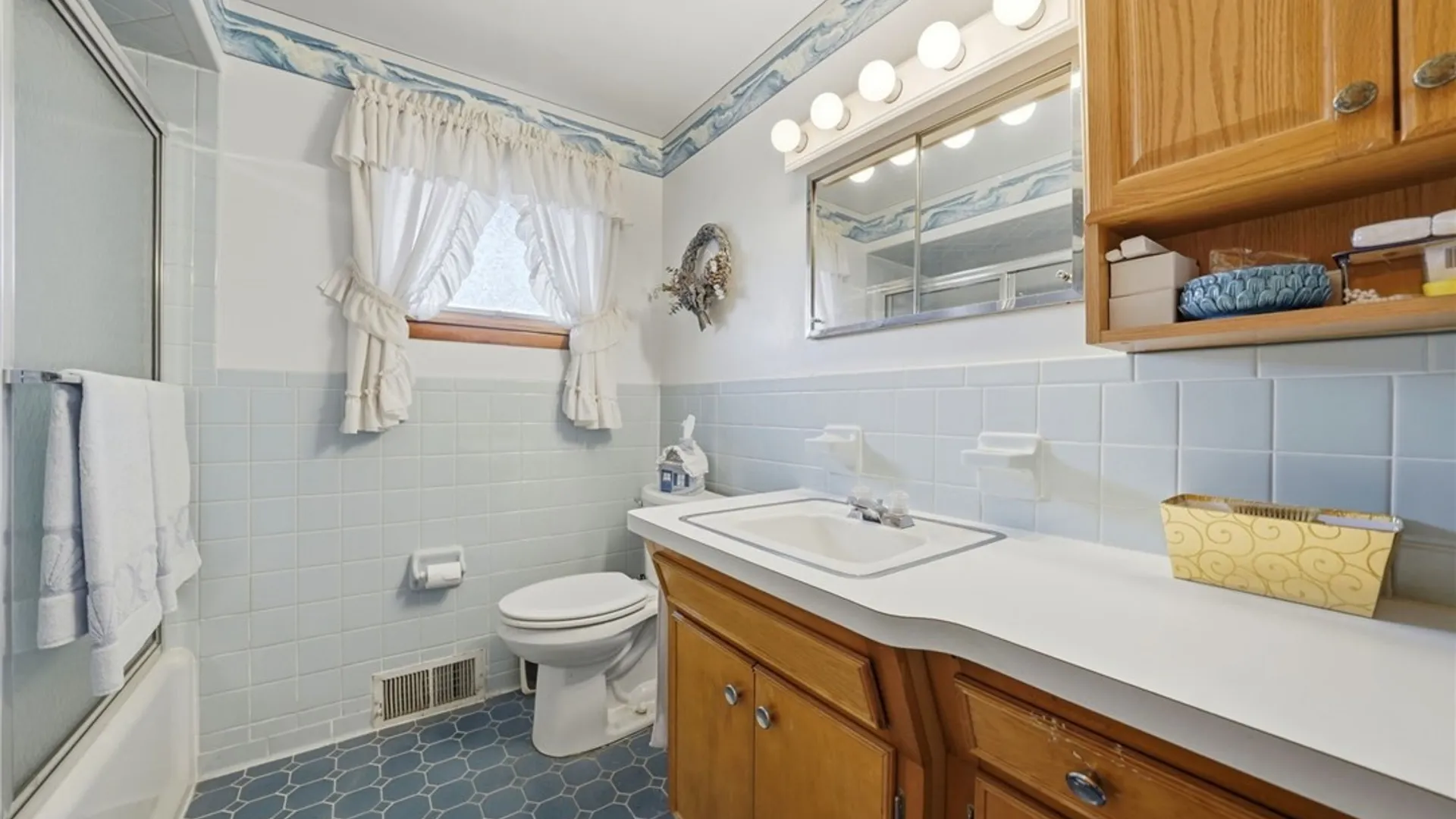 Property at 30 Jane Drive, Cheektowaga, NY 14227 24
