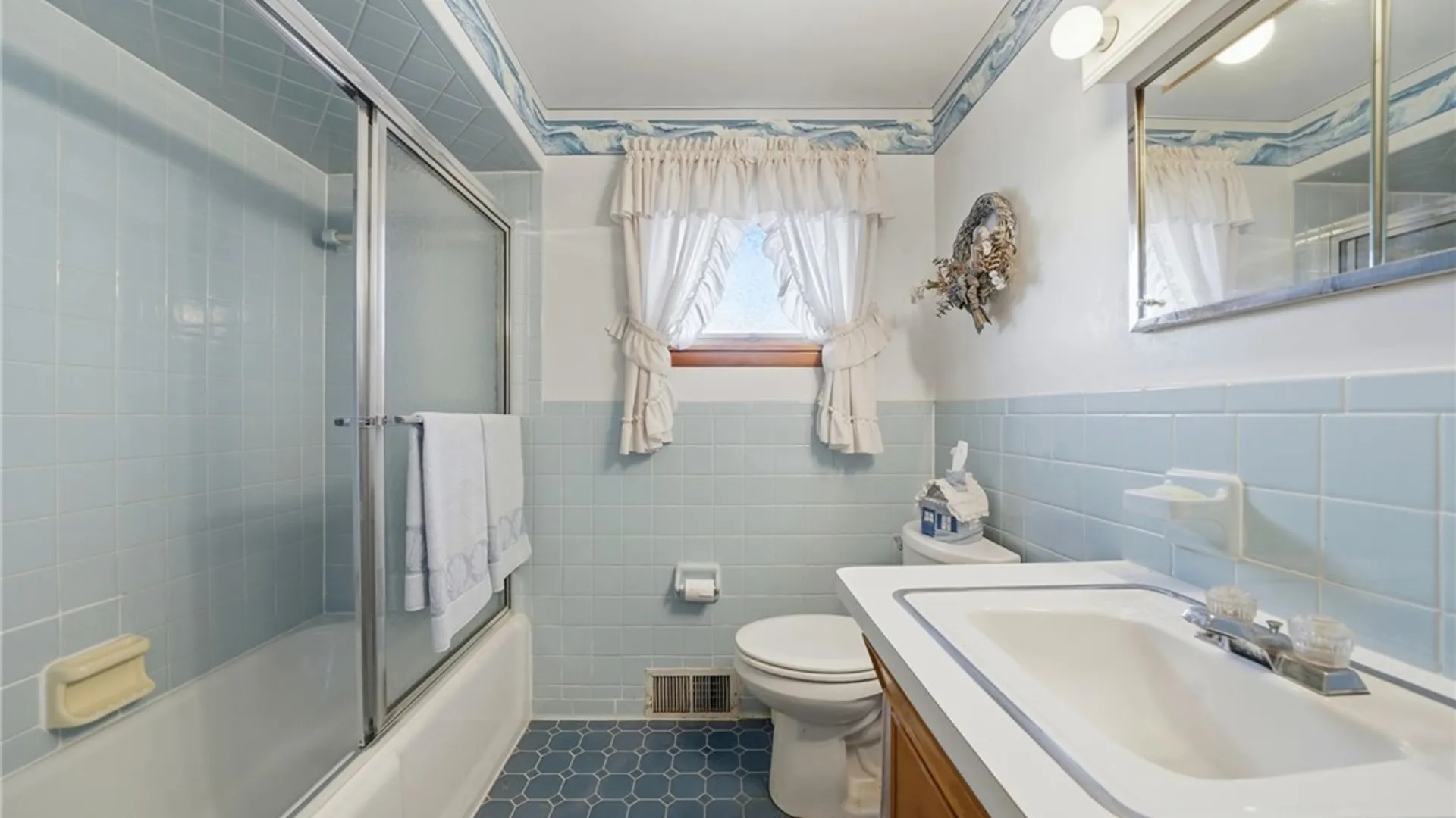 Property at 30 Jane Drive, Cheektowaga, NY 14227 26