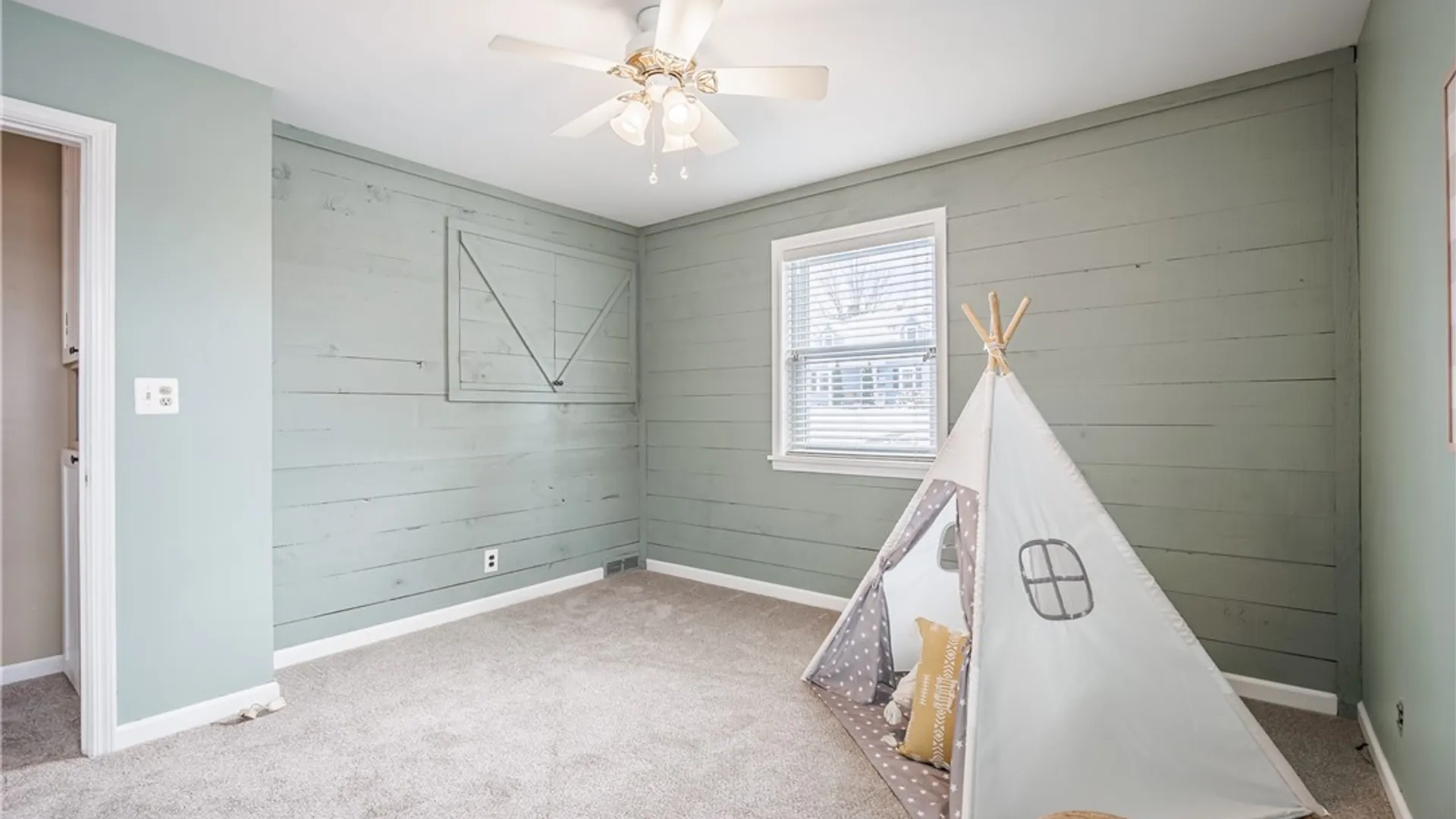 Property at 128 Lake Breeze Park, Irondequoit, NY 14622 10