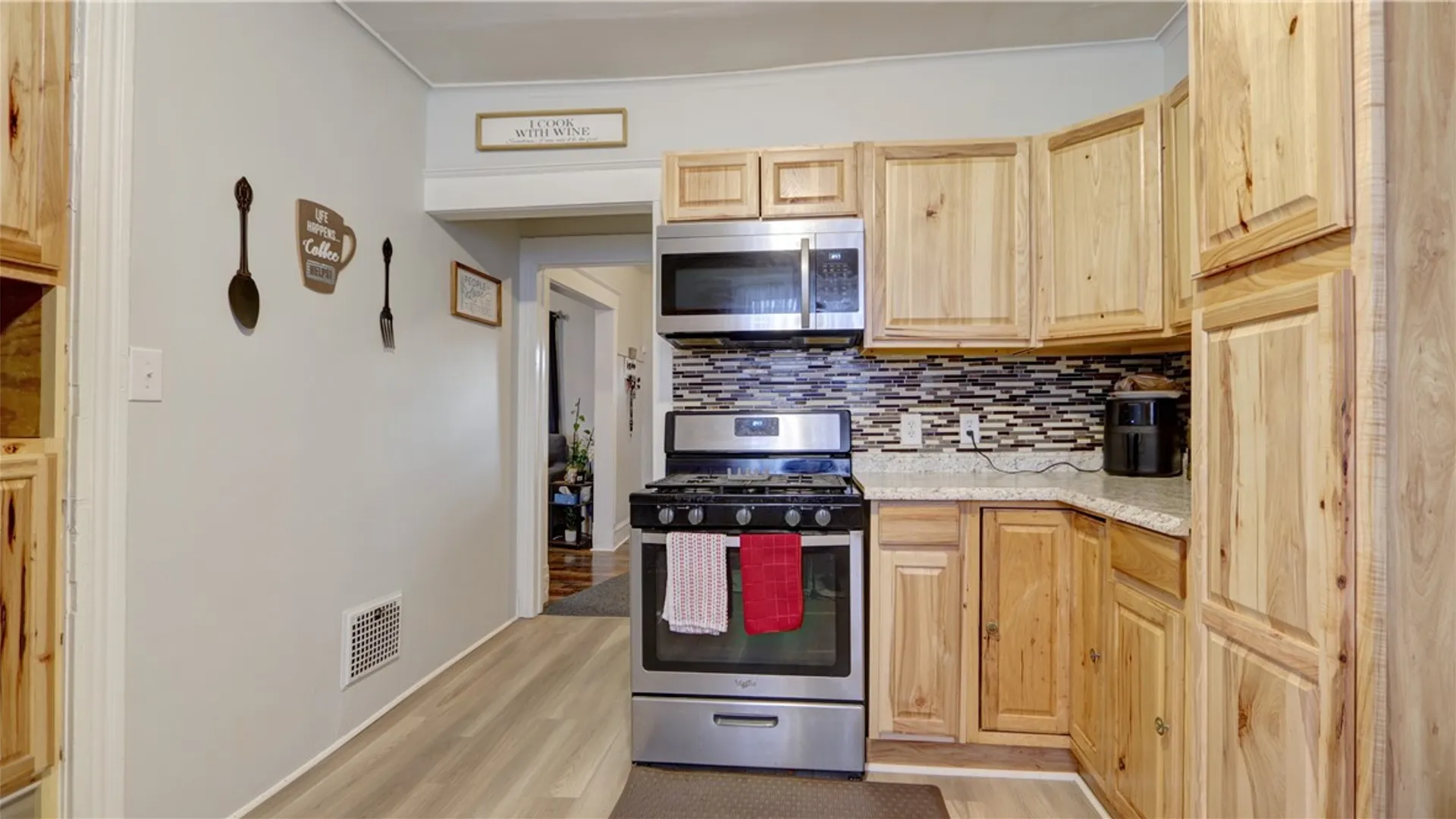 Property at 32 Grant Avenue, Geneva City, NY 14456 15