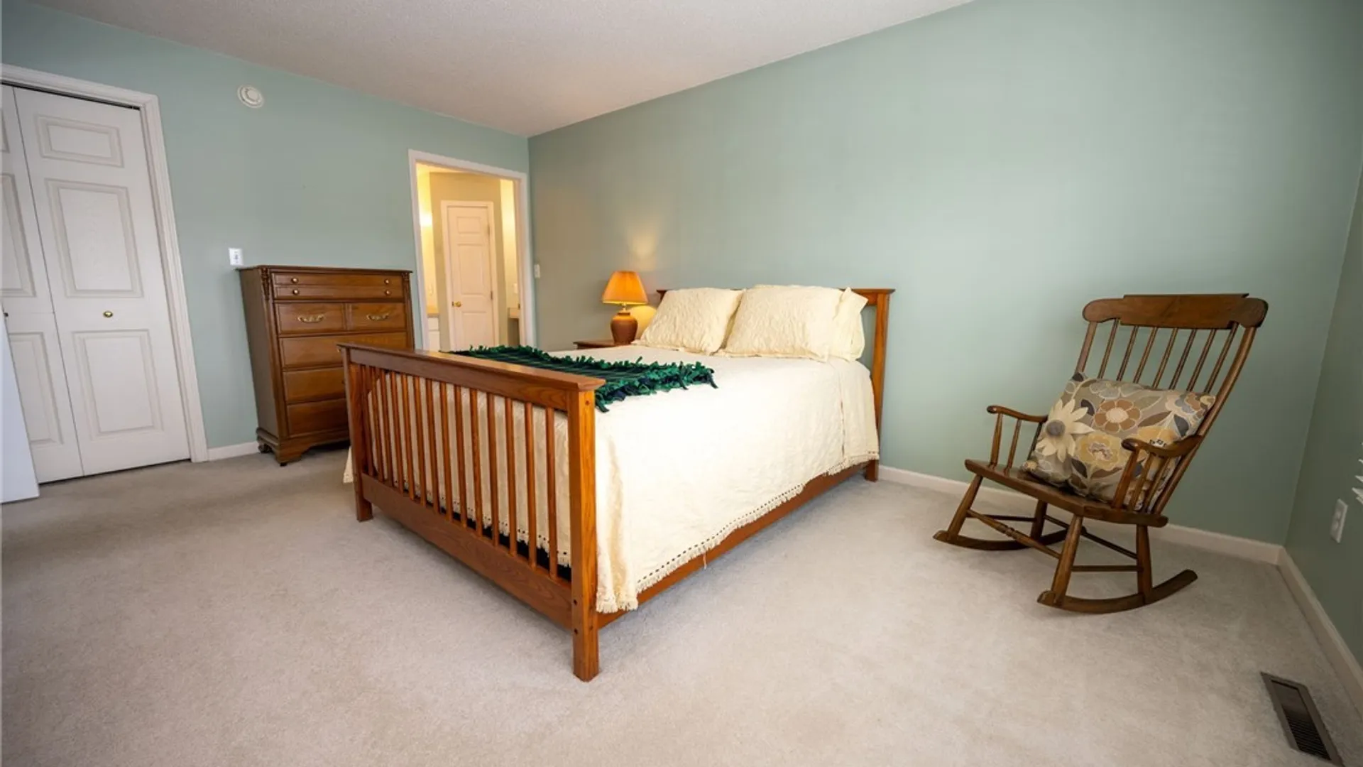 Property at 13 Alexander Parkway, Pendleton, NY 14120 22