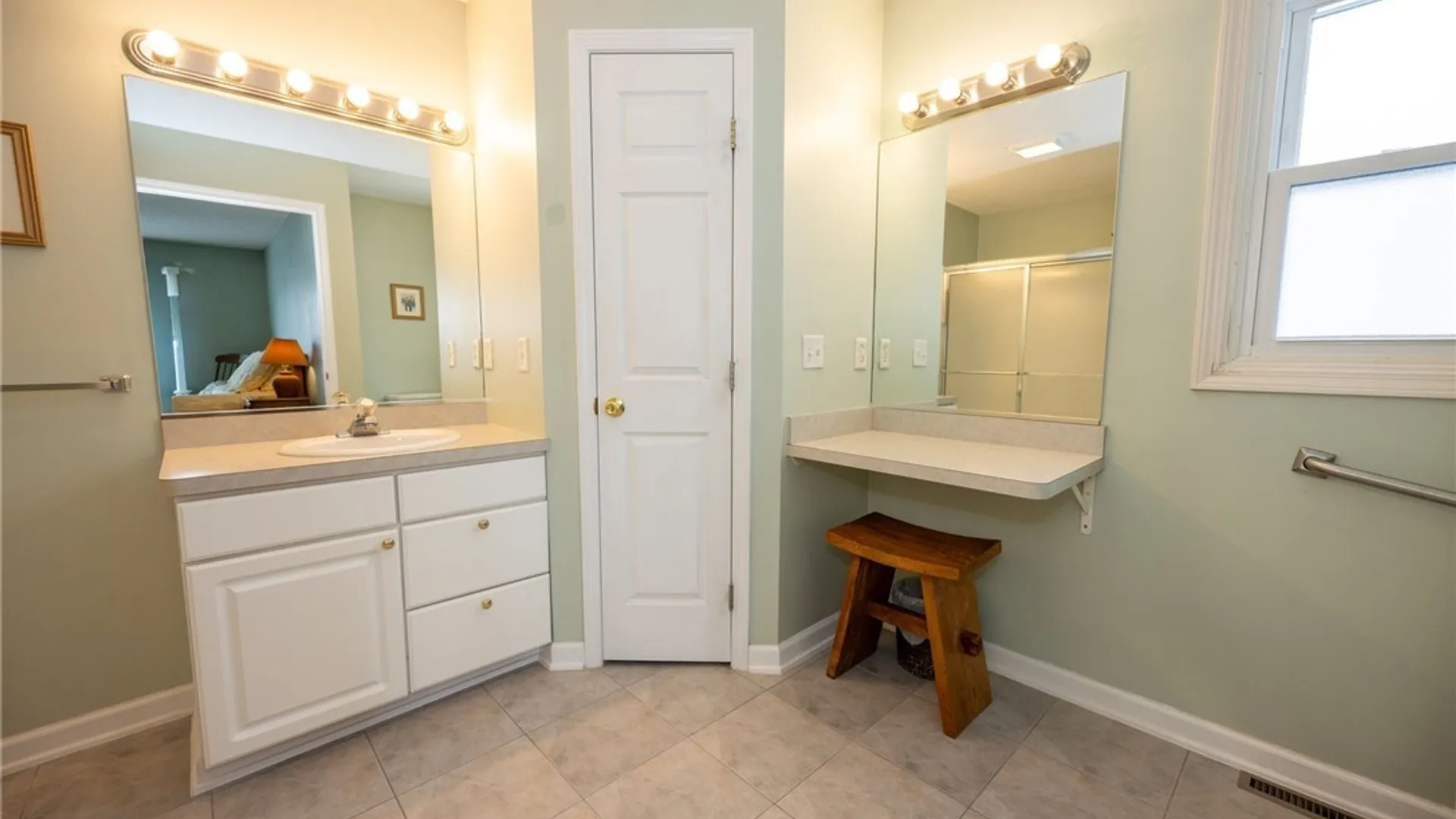Property at 13 Alexander Parkway, Pendleton, NY 14120 24