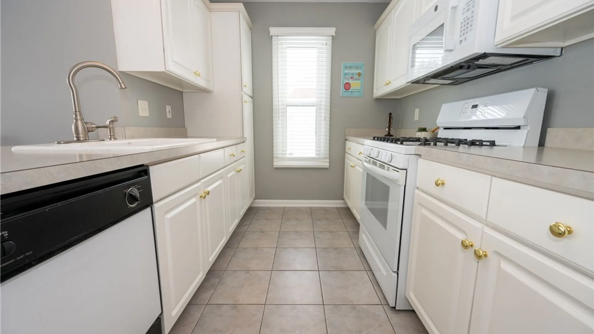 Property at 13 Alexander Parkway, Pendleton, NY 14120 31