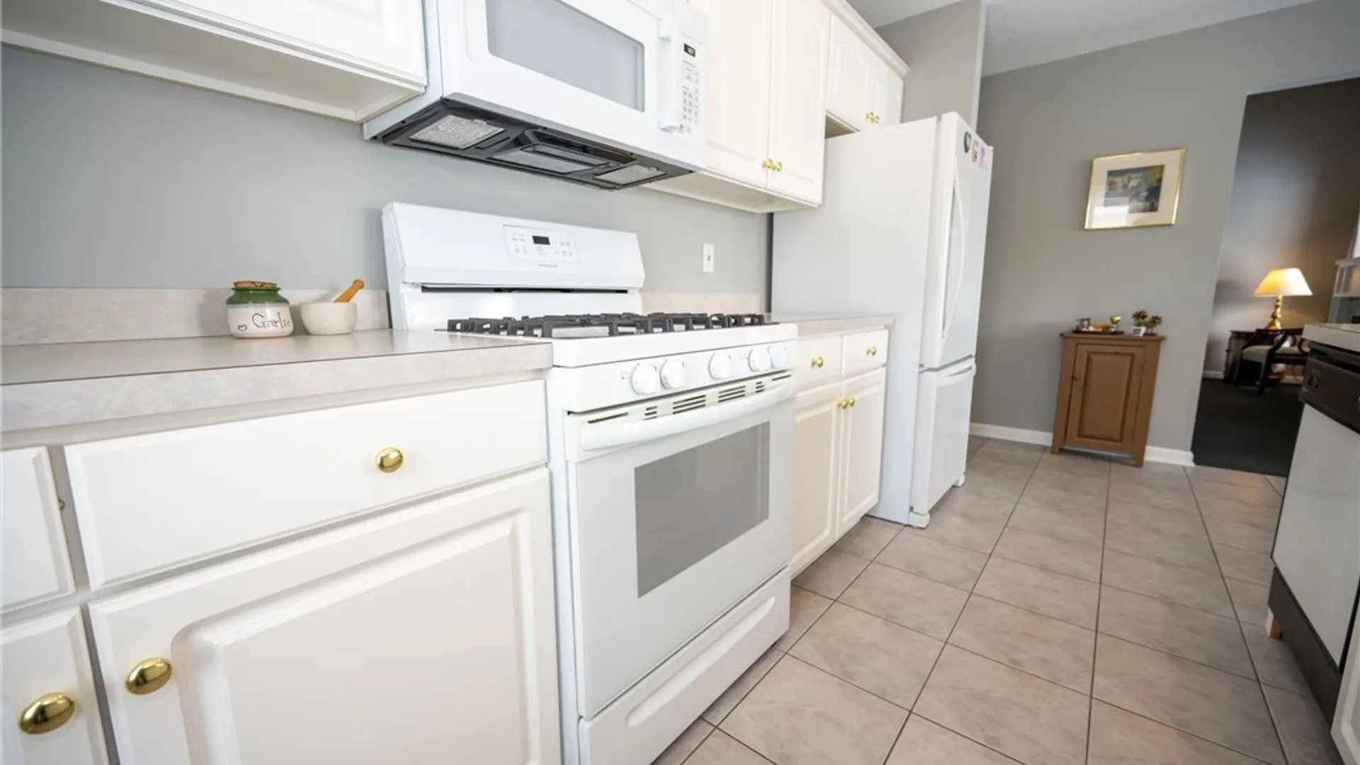 Property at 13 Alexander Parkway, Pendleton, NY 14120 32