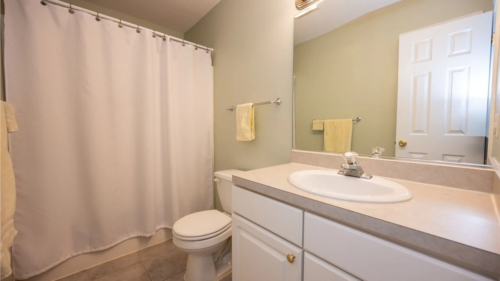 Property at 13 Alexander Parkway, Pendleton, NY 14120 37