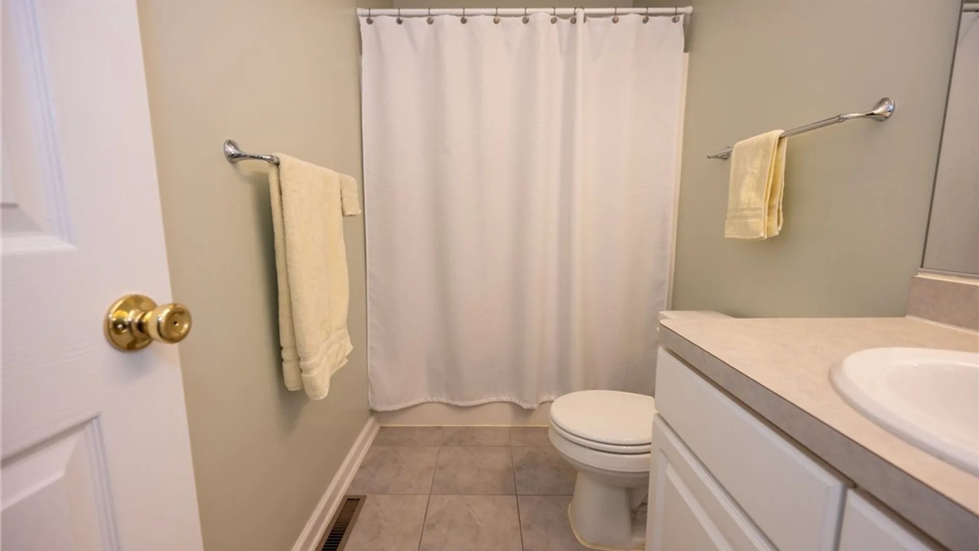 Property at 13 Alexander Parkway, Pendleton, NY 14120 38