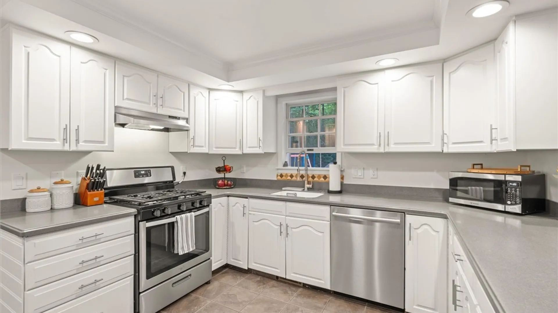 Property at 12 Sunset Drive, Lansing, NY 14882 9