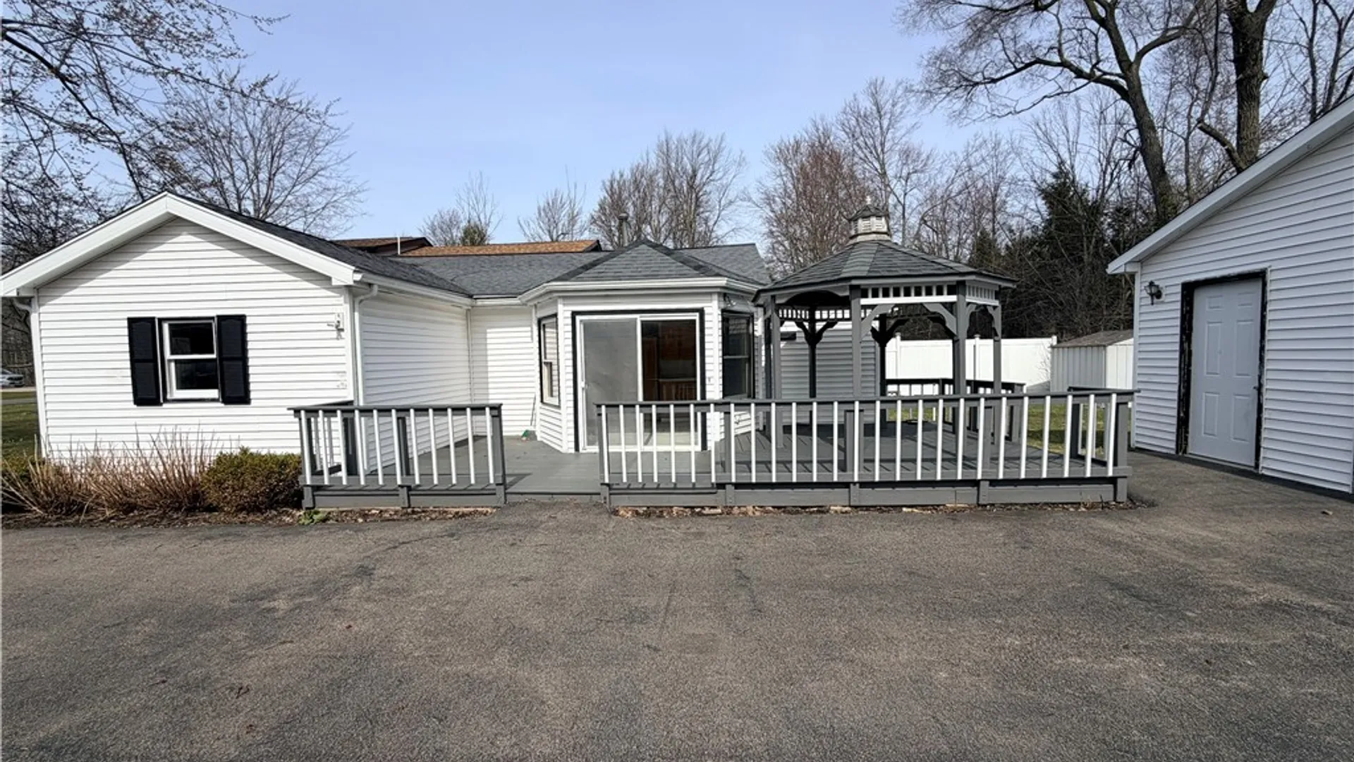 Property at 5893 Lakeview Terrace, Hamburg, NY 14085 4