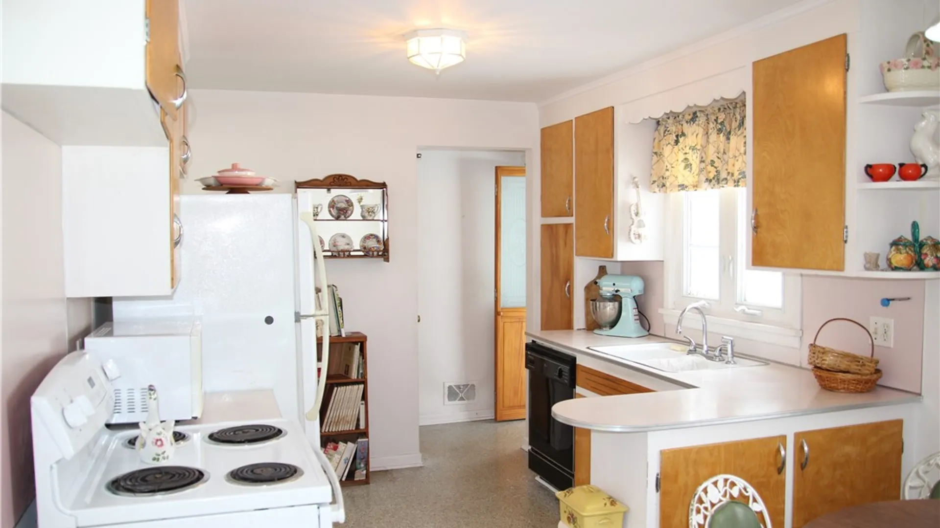 Property at 105 Carol Drive, Irondequoit, NY 14617 10