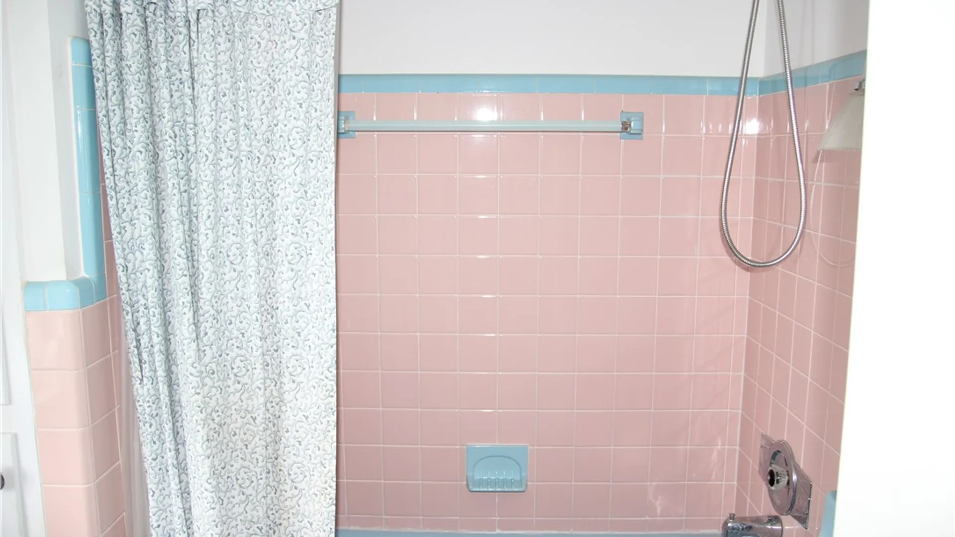 Property at 105 Carol Drive, Irondequoit, NY 14617 27