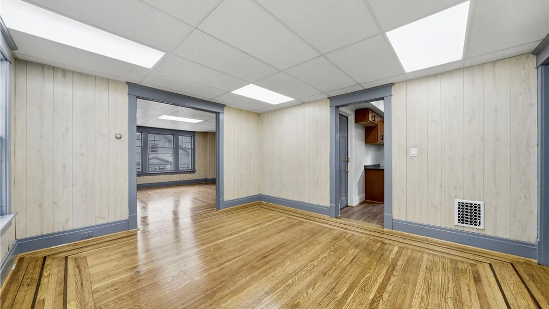 Property at 142 Lonsdale Road, Buffalo, NY 14208 22