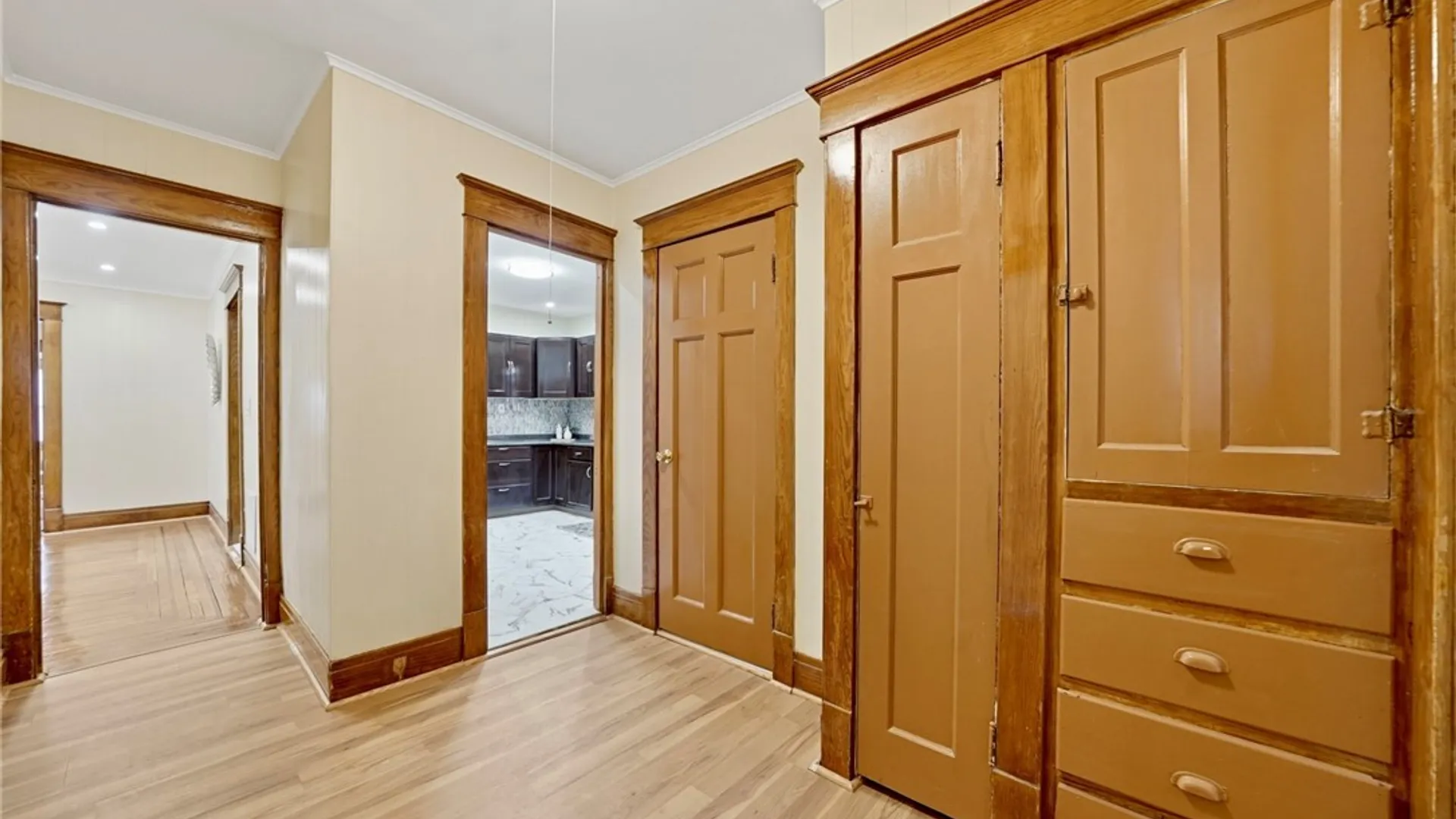 Property at 142 Lonsdale Road, Buffalo, NY 14208 4