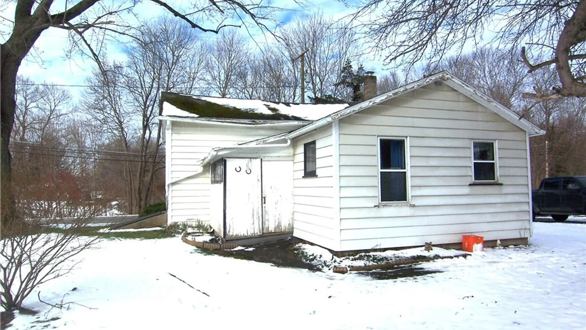 Property at 8451 Indian Falls Road, Pembroke, NY 14036 4
