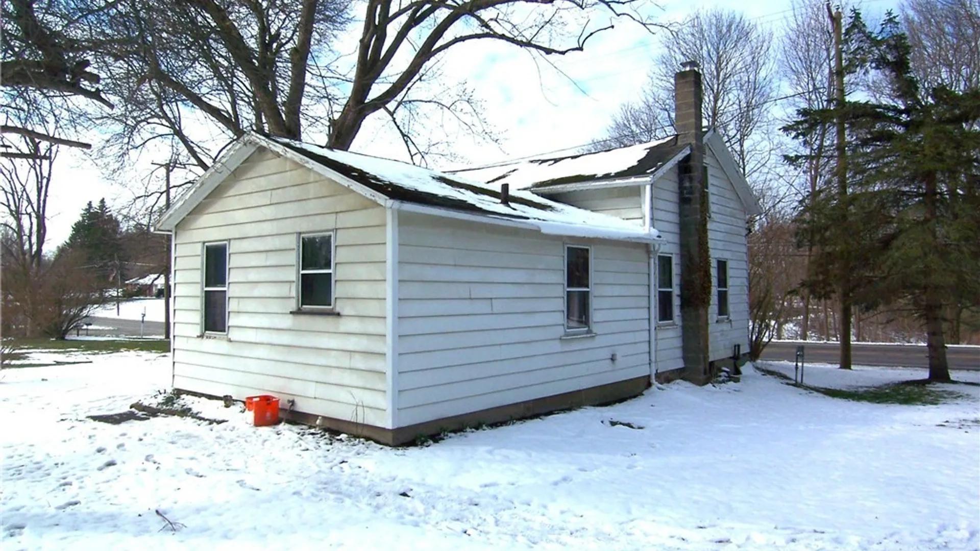 Property at 8451 Indian Falls Road, Pembroke, NY 14036 5