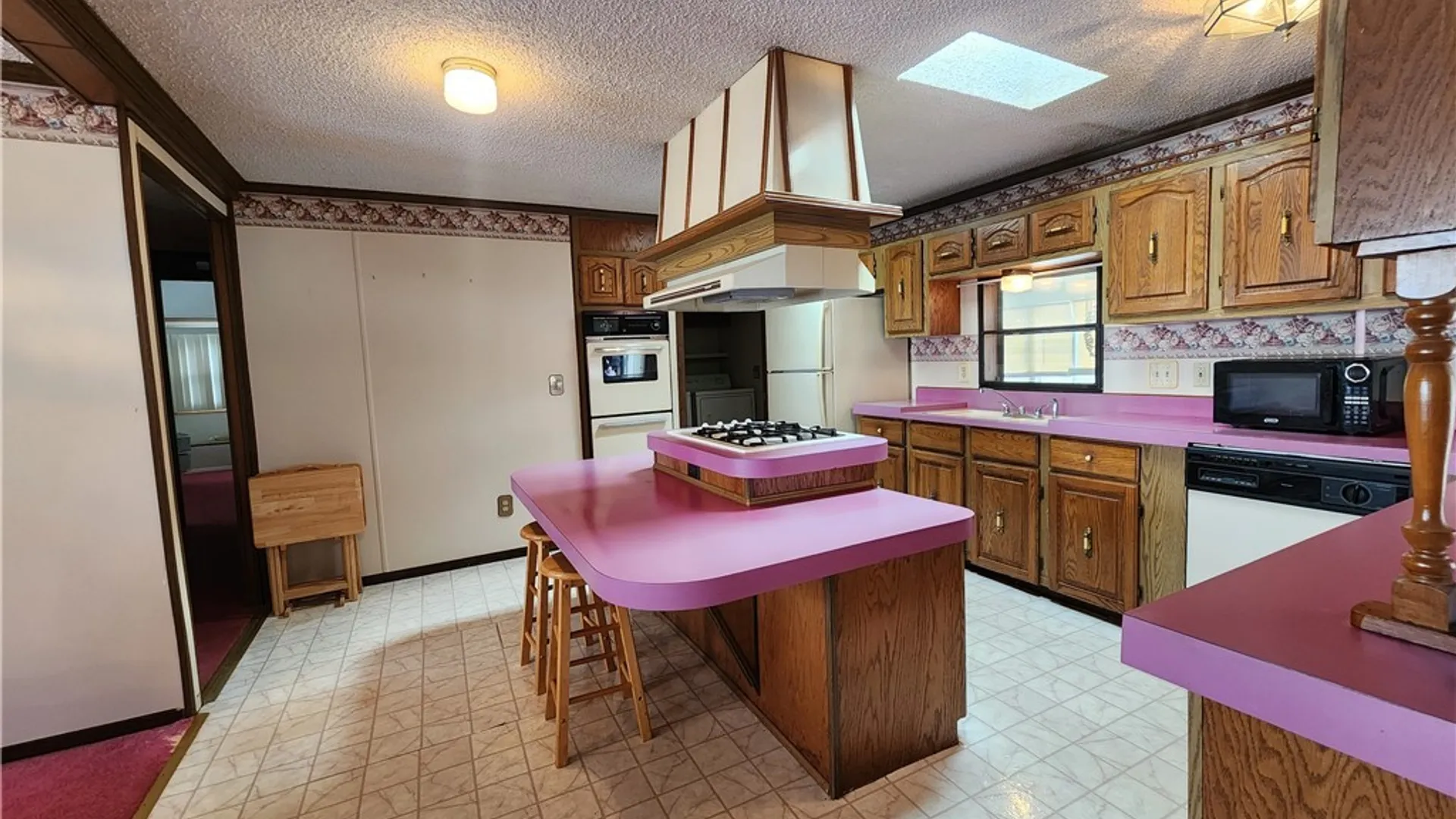 Property at 46 Parkside Circle, Cheektowaga, NY 14227 11