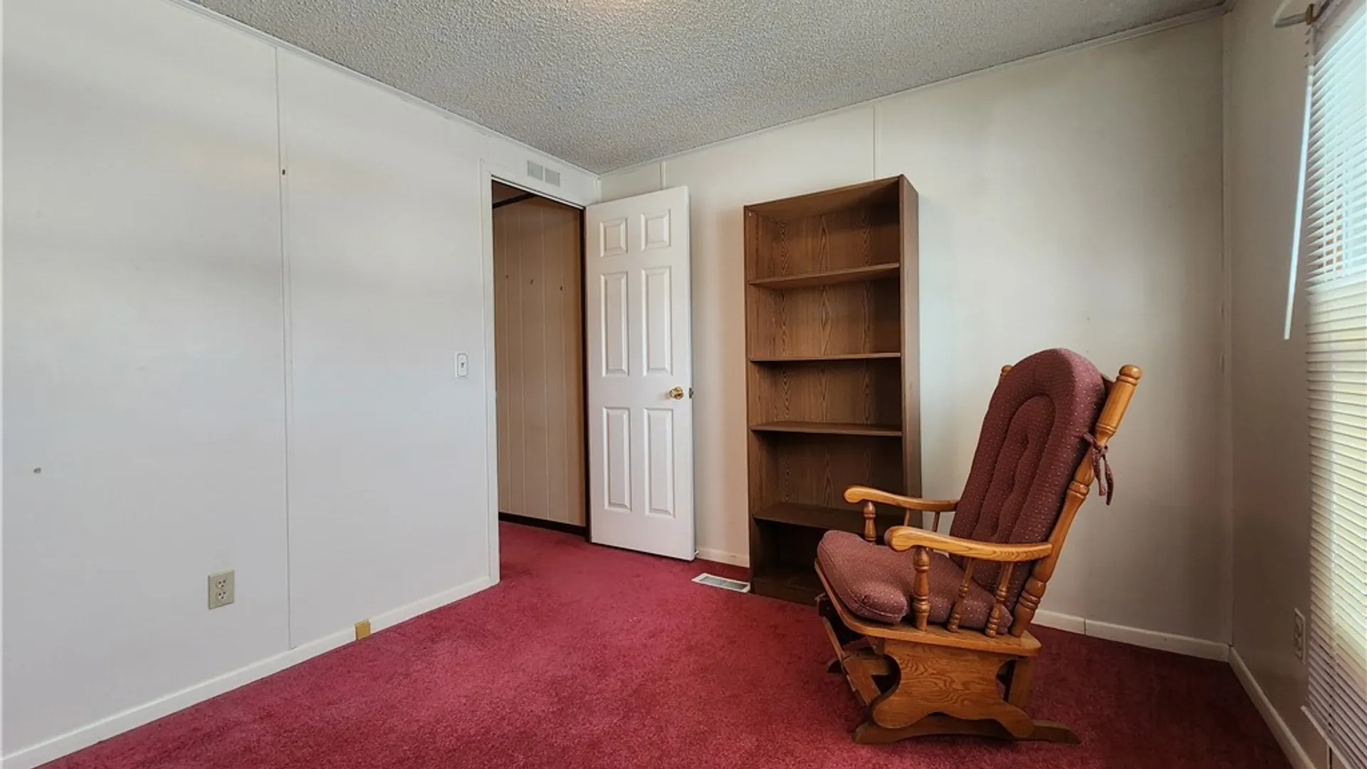 Property at 46 Parkside Circle, Cheektowaga, NY 14227 15