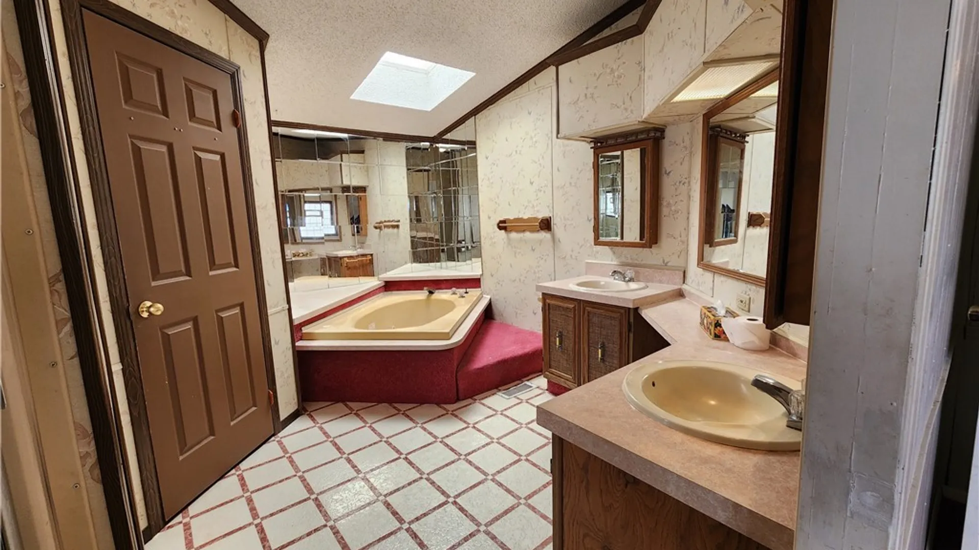 Property at 46 Parkside Circle, Cheektowaga, NY 14227 19